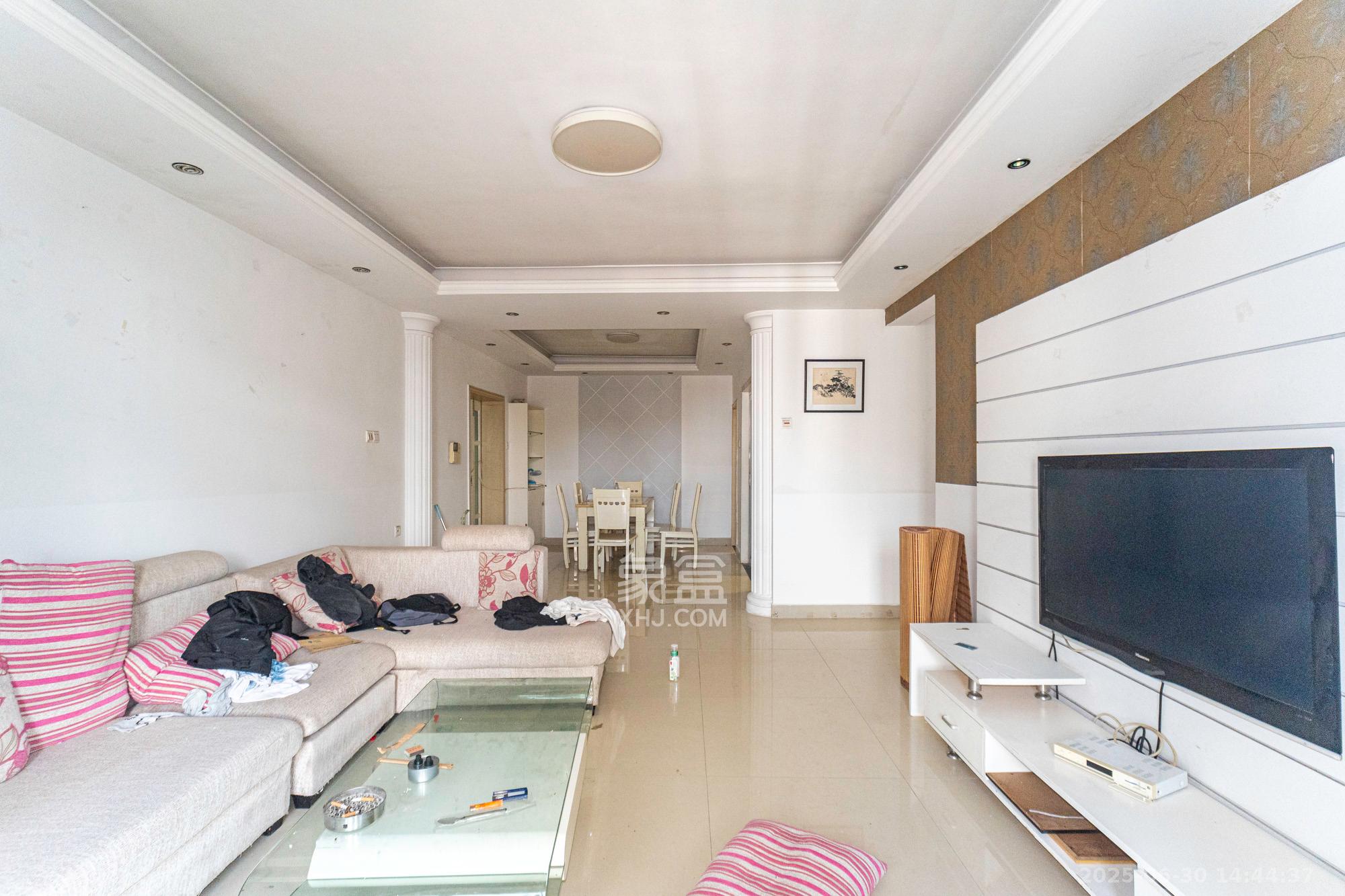 尚城 3室2厅2卫 76.0万 尚城 3室2厅2卫 76.0万客厅