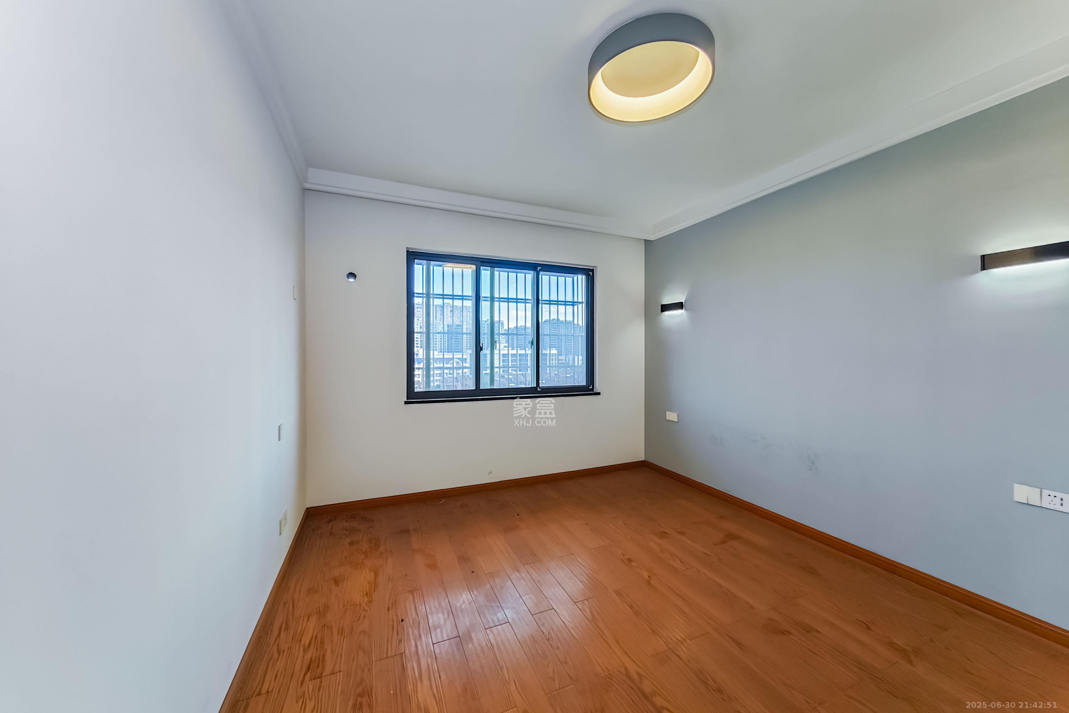 白沙湾嘉园  3室2厅1卫    105.0万 白沙湾嘉园  3室2厅1卫    105.0万卧室