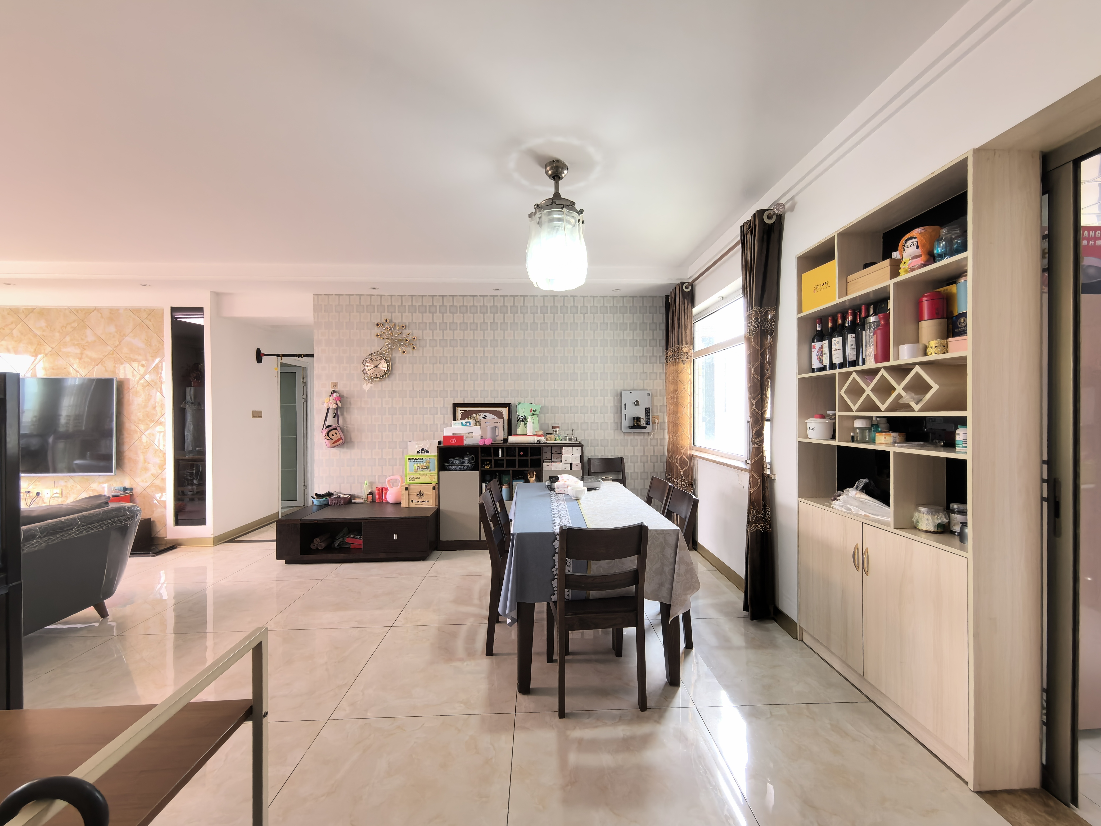 高盛澧园一二期  3室2厅2卫    81.8万 高盛澧园一二期  3室2厅2卫    81.8万客厅