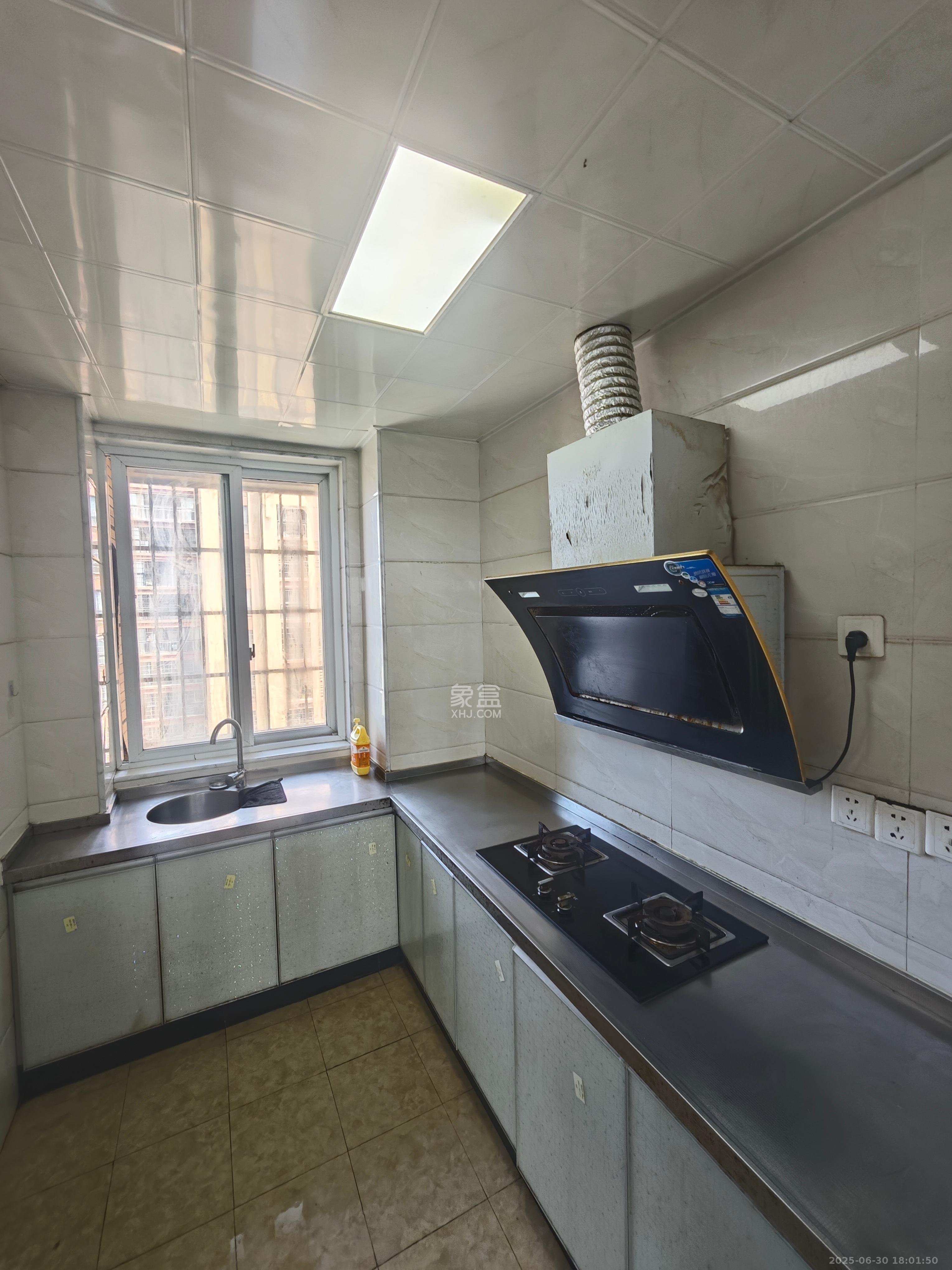 领东汇  4室2厅2卫    2500.0元/月 领东汇  4室2厅2卫    2500.0元/月