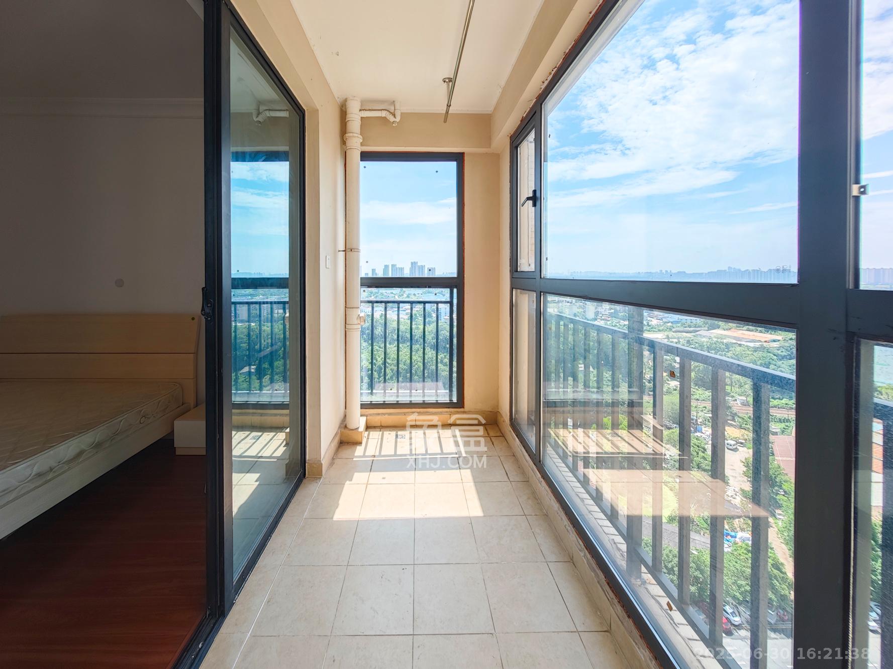 幸福考拉789  3室2厅2卫    78.8万阳台