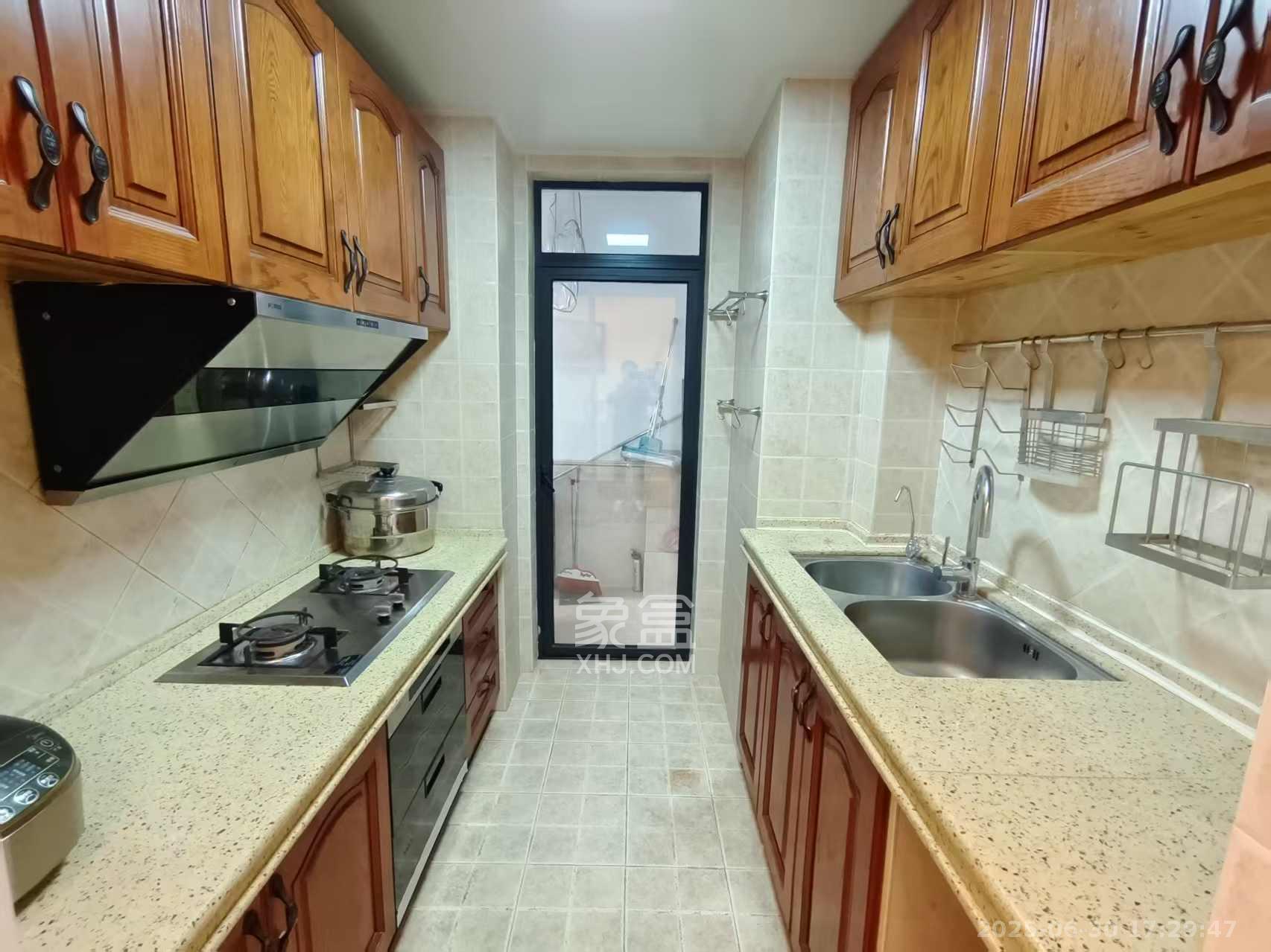 阳光100三期 3室2厅2卫 2900.0元/月 阳光100三期 3室2厅2卫 2900.0元/月室内图