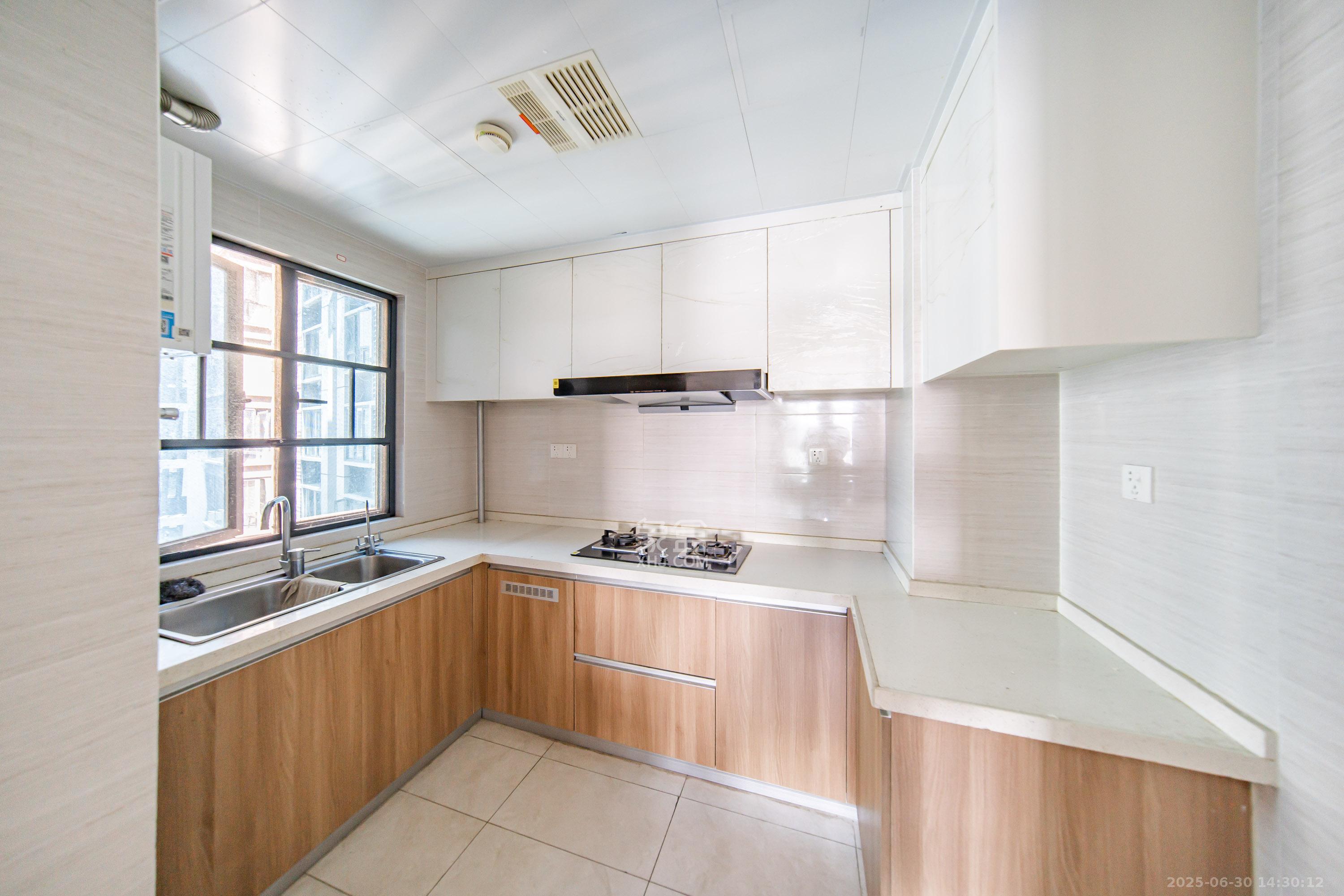 深业鹭栖府 3室2厅2卫 145.0万 深业鹭栖府 3室2厅2卫 145.0万厨房