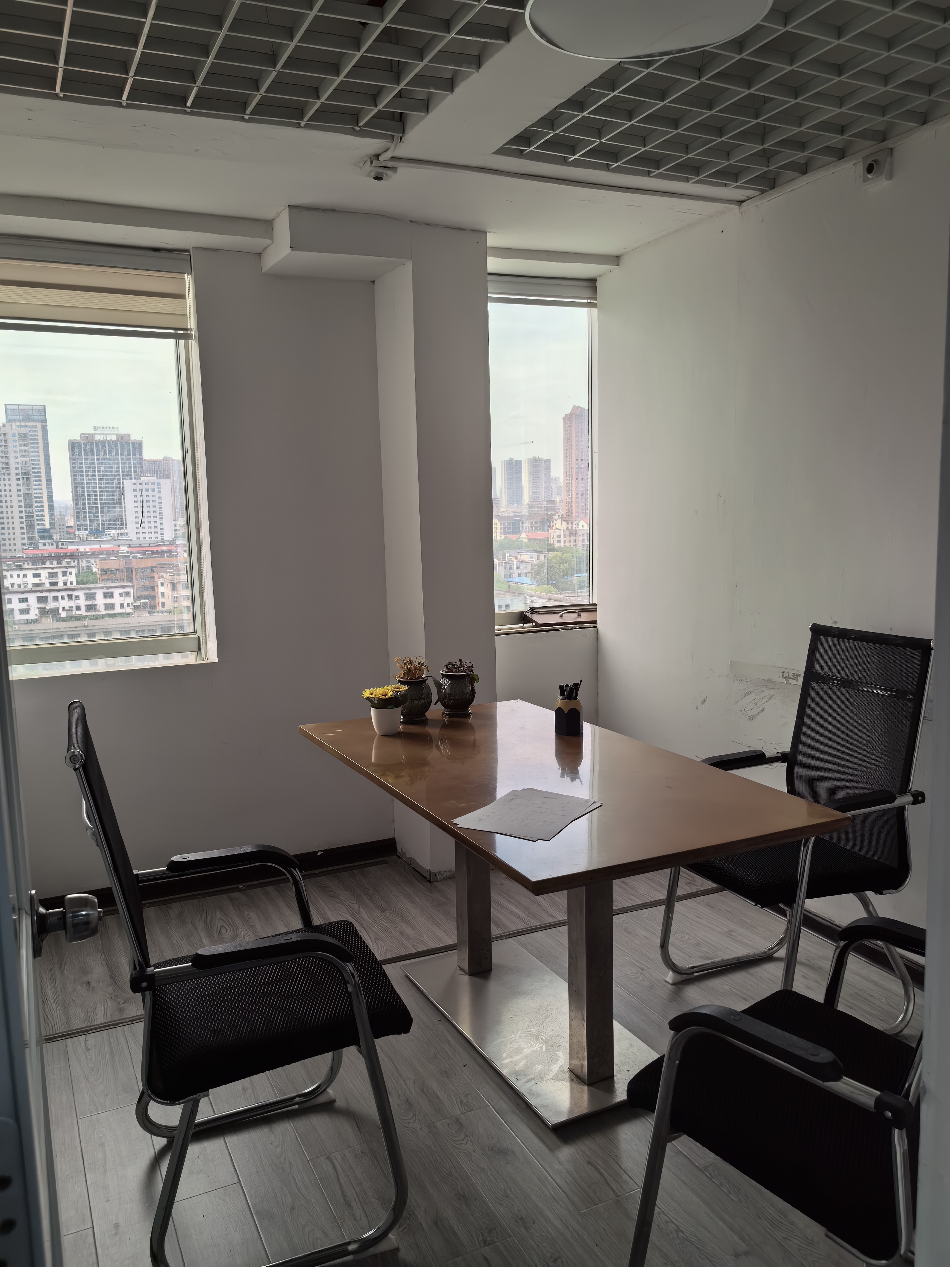 财智公馆大厦(瑞士国际酒店) 2室2厅1卫 800.0元/月 财智公馆大厦(瑞士国际酒店) 2室2厅1卫 800.0元/月室内图