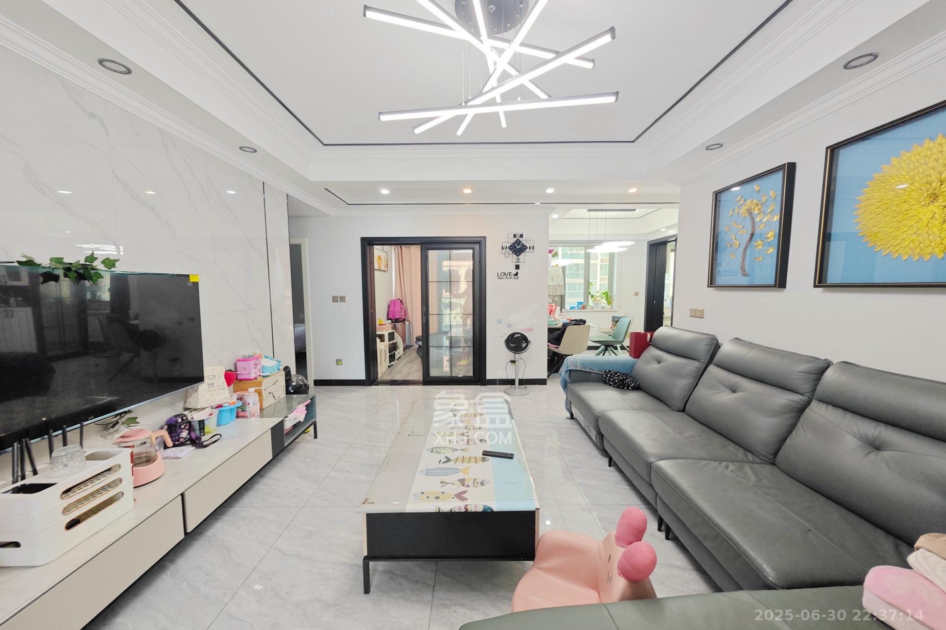 新城新世界一二三期  3室2厅1卫    102.8万 新城新世界一二三期  3室2厅1卫    102.8万客厅