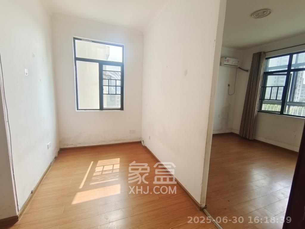 阳光100三期  4室2厅2卫   2800.00元/月室内图