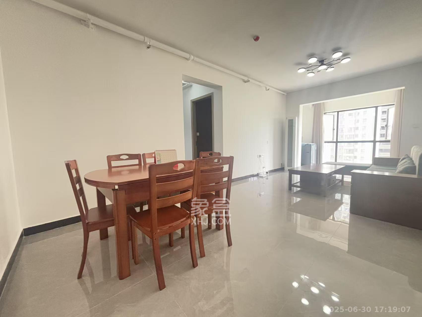 阳光城尚东湾愉景苑  3室2厅1卫    2600.0元/月室内图