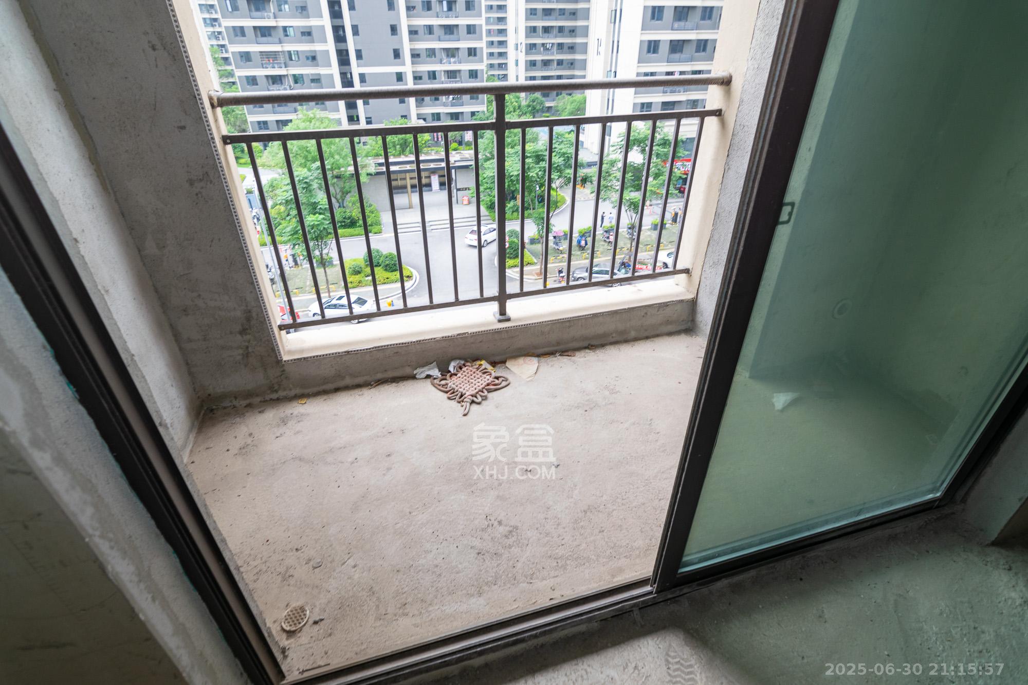 湾田望江府  2室2厅1卫    38.8万 湾田望江府  2室2厅1卫    38.8万阳台