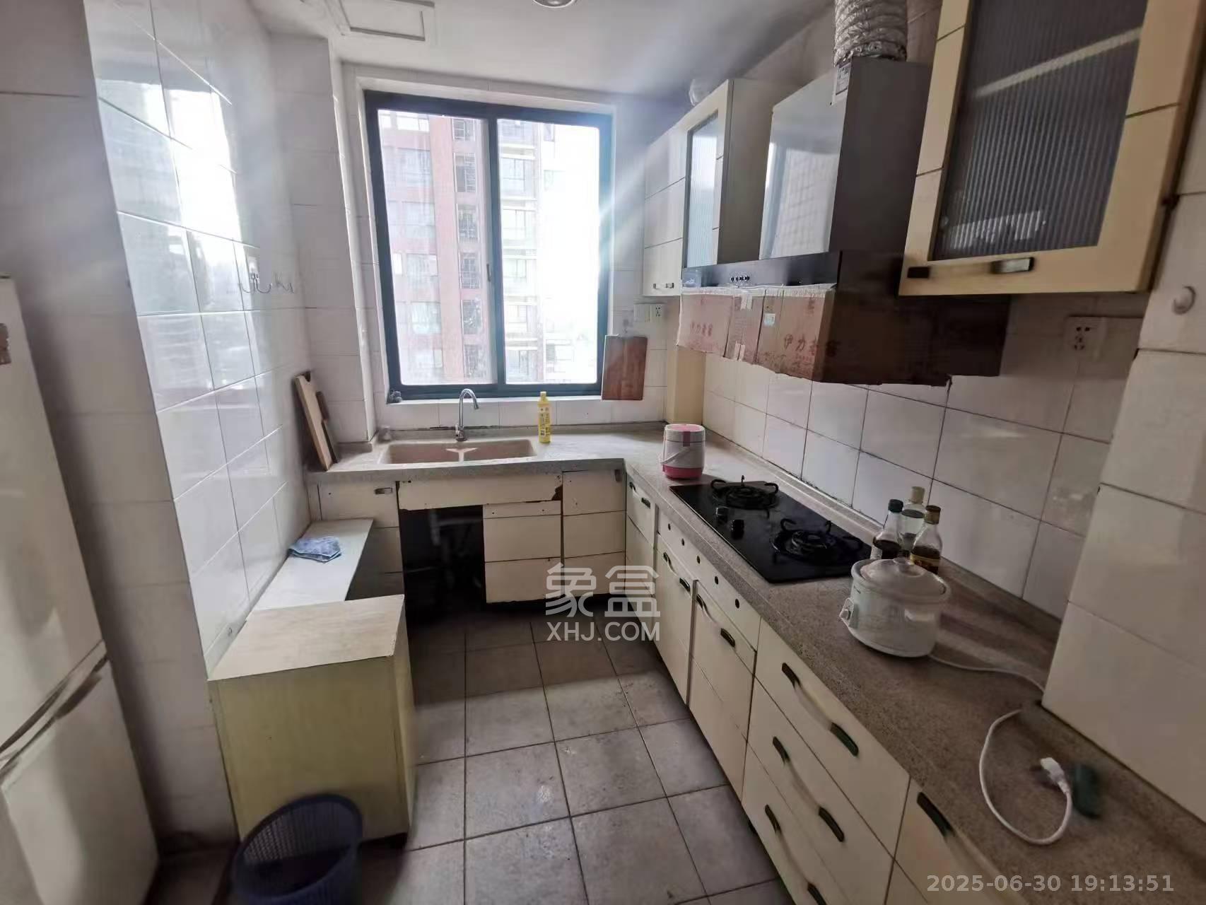 四季阳光花城 2室2厅1卫 3000.0元/月 四季阳光花城 2室2厅1卫 3000.0元/月室内图