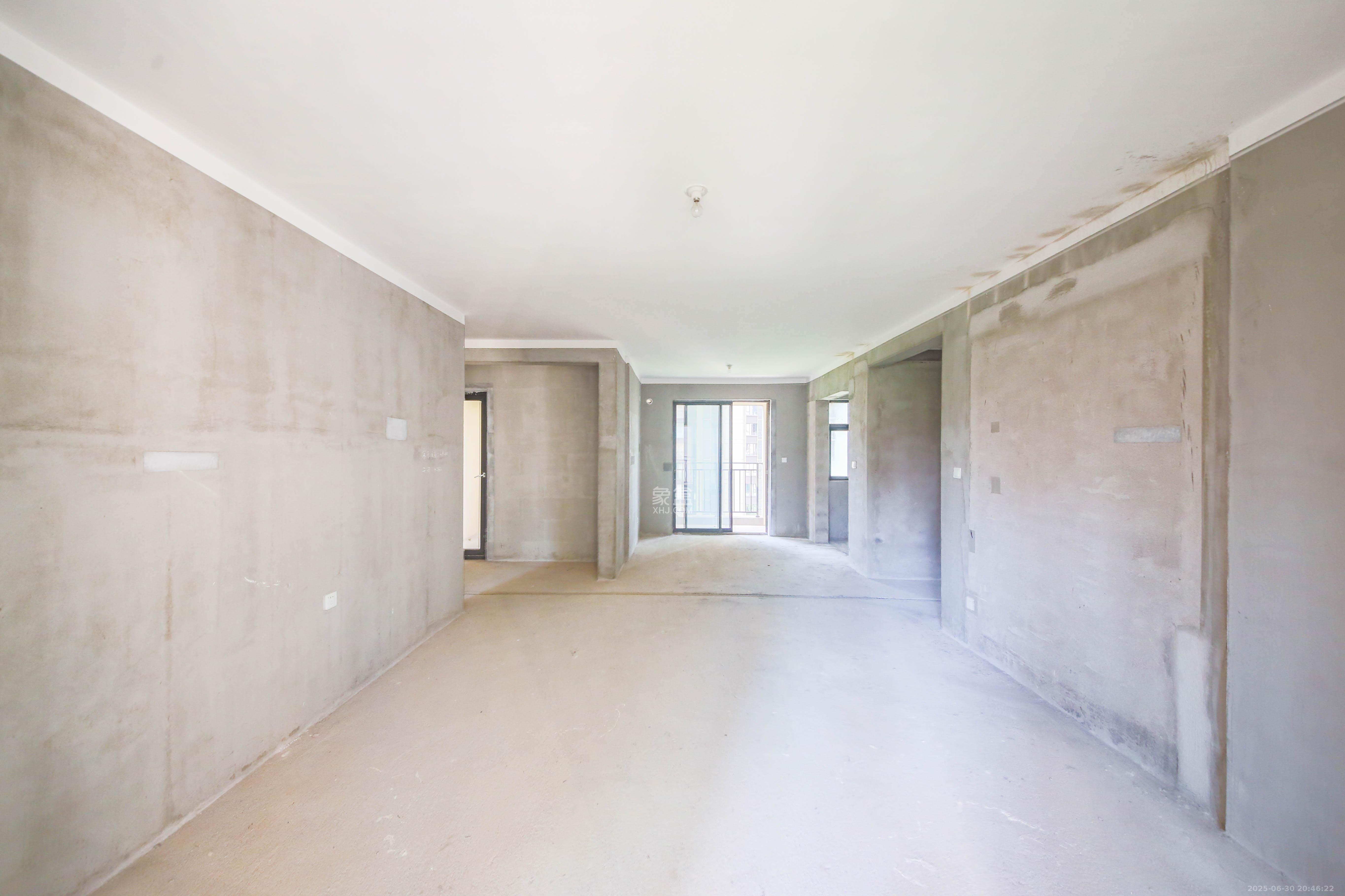 中建钰和城  4室2厅2卫   180.00万