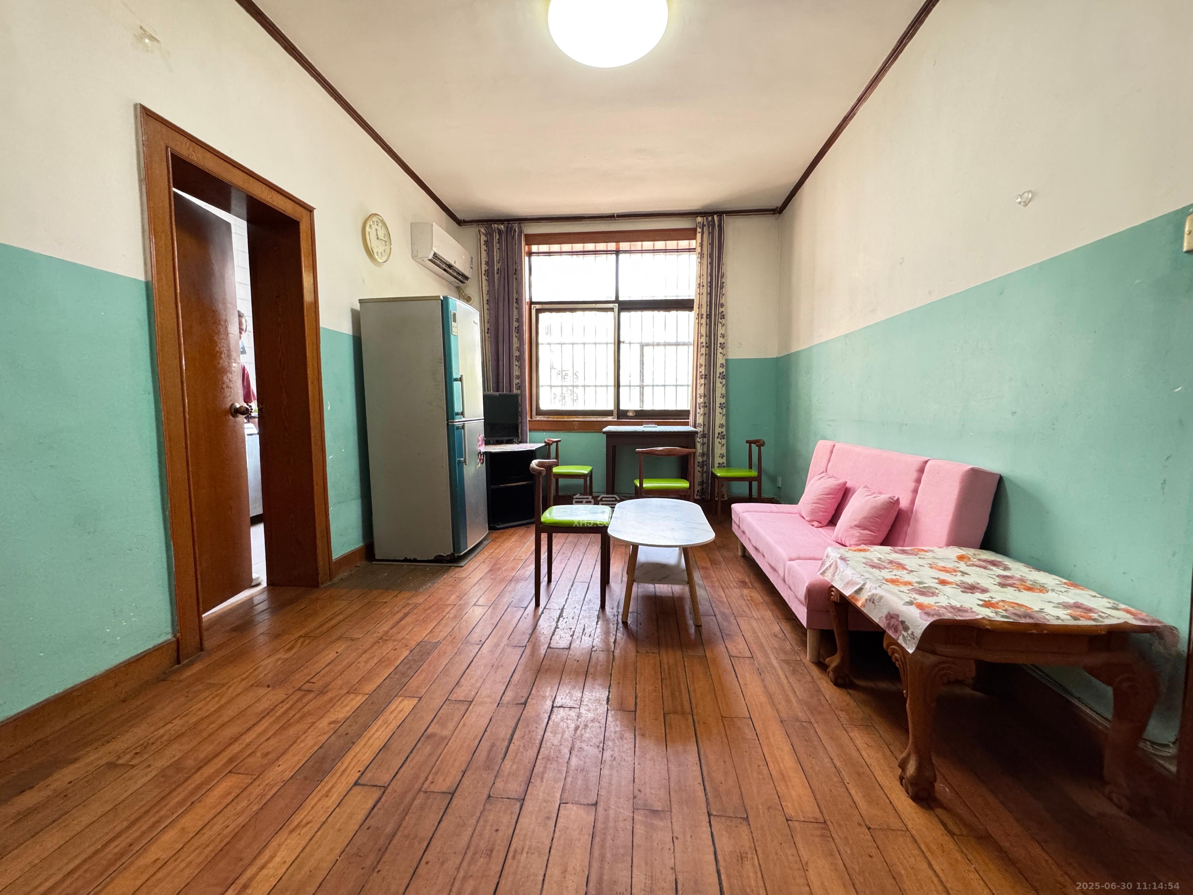 湖南省丝绸集团有限公司宿舍(人民西路288号)  2室1厅1卫    1900.0元/月 湖南省丝绸集团有限公司宿舍(人民西路288号)  2室1厅1卫    1900.0元/月室内图1