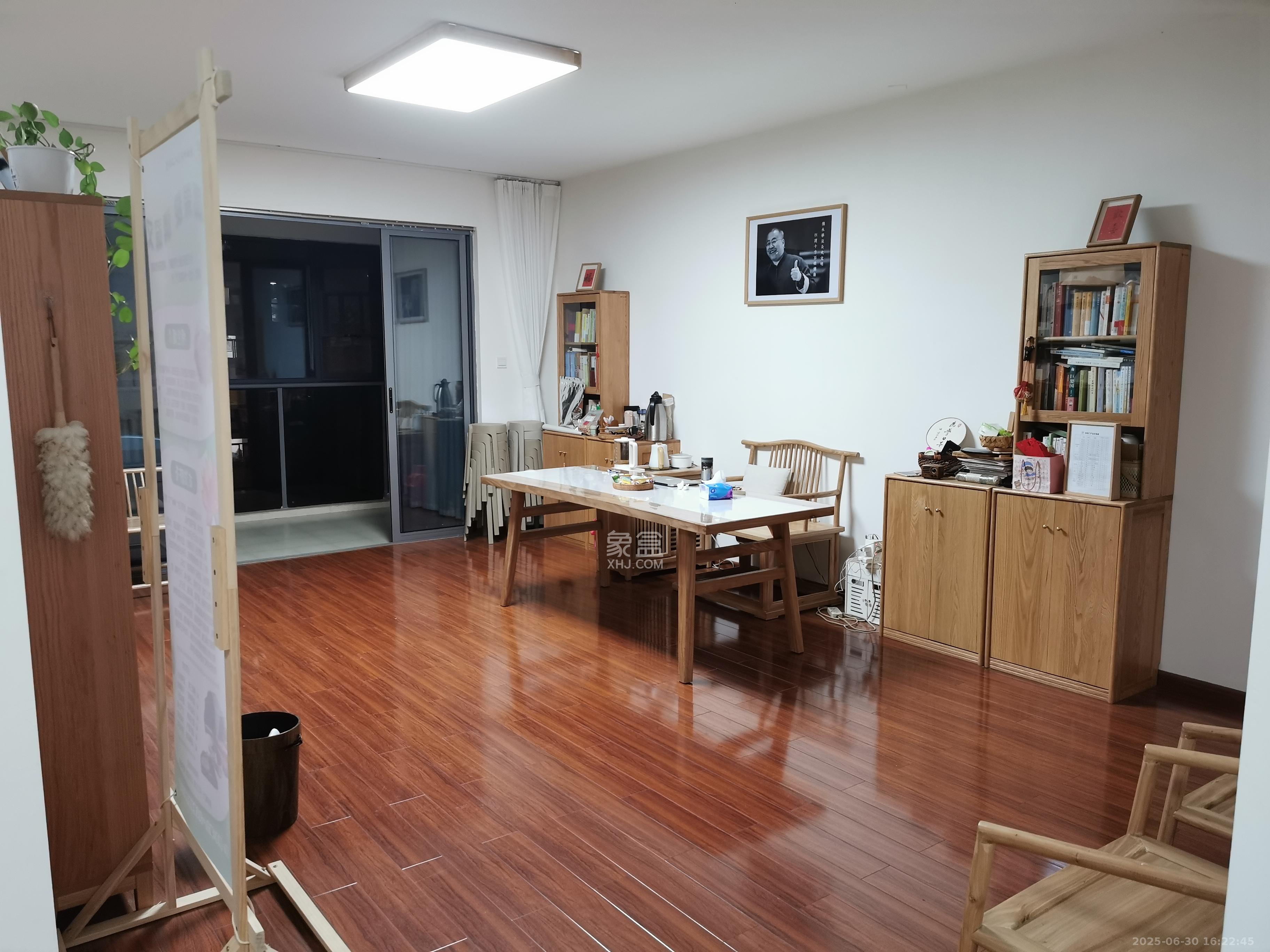 八方小区C区  3室2厅2卫   3500.00元/月室内图