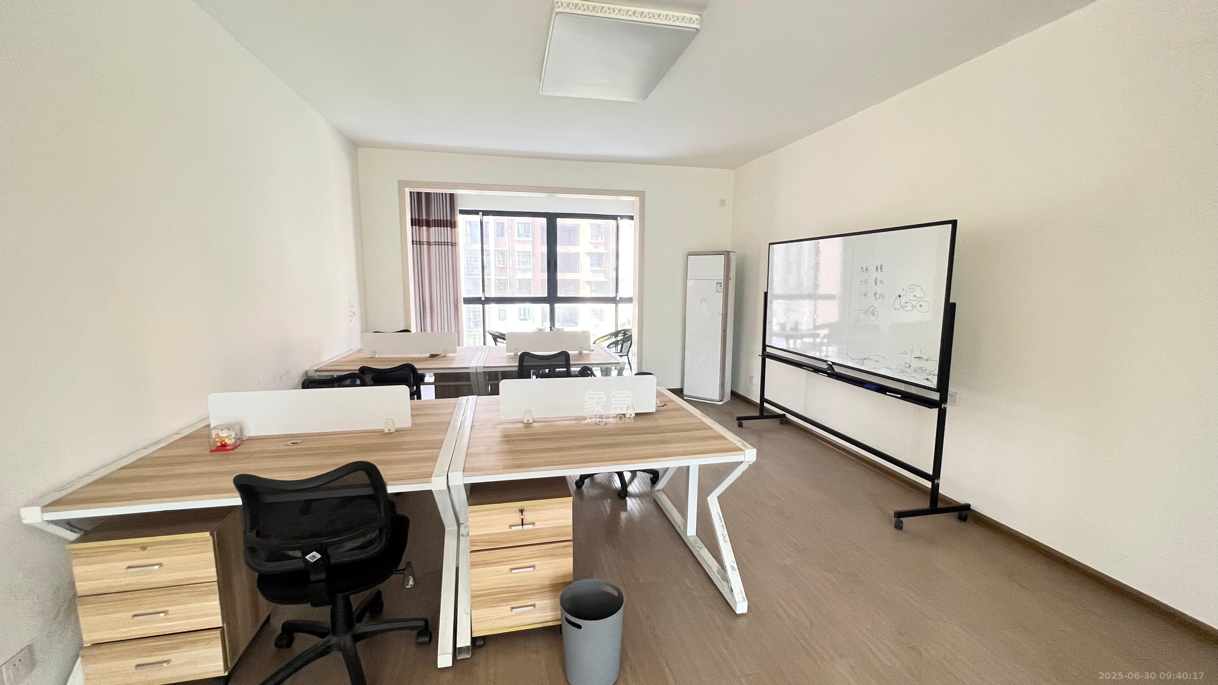 怡和山庄 3室2厅2卫 2300.0元/月 怡和山庄 3室2厅2卫 2300.0元/月室内图