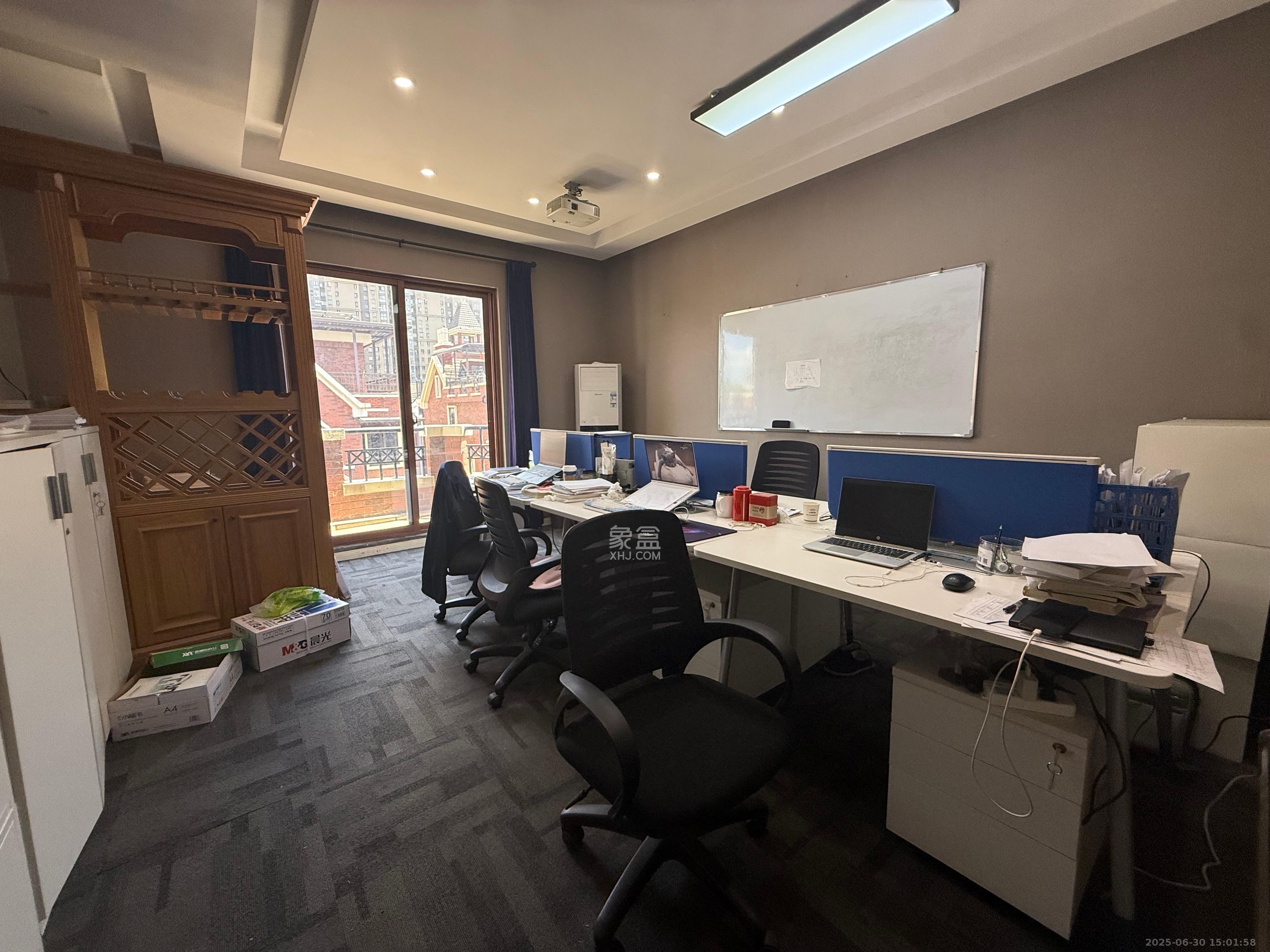 吉联小区(红墅湾)  6室2厅4卫    16000.0元/月 吉联小区(红墅湾)  6室2厅4卫    16000.0元/月室内图