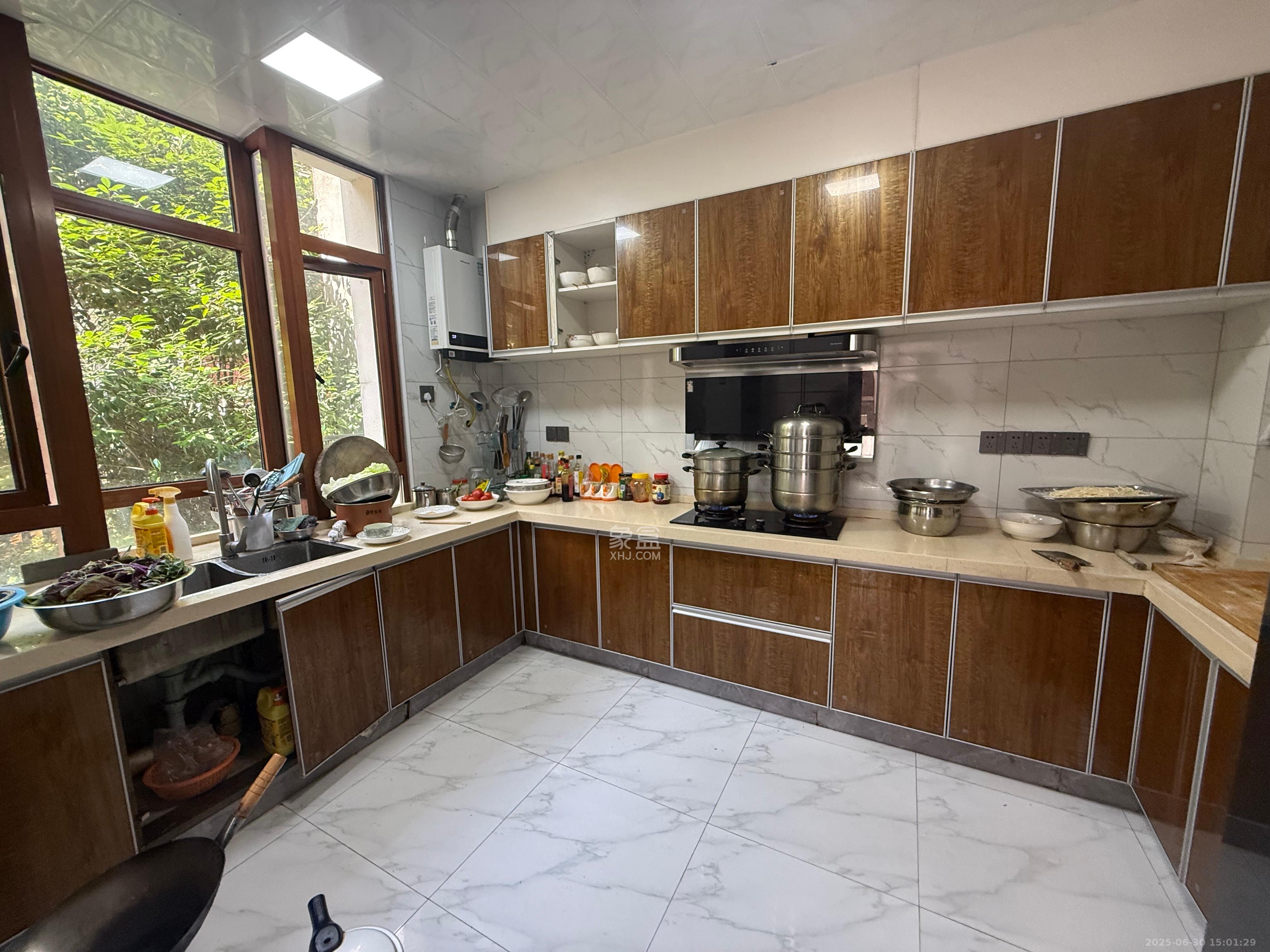 吉联小区(红墅湾)  6室2厅4卫    16000.0元/月 吉联小区(红墅湾)  6室2厅4卫    16000.0元/月室内图