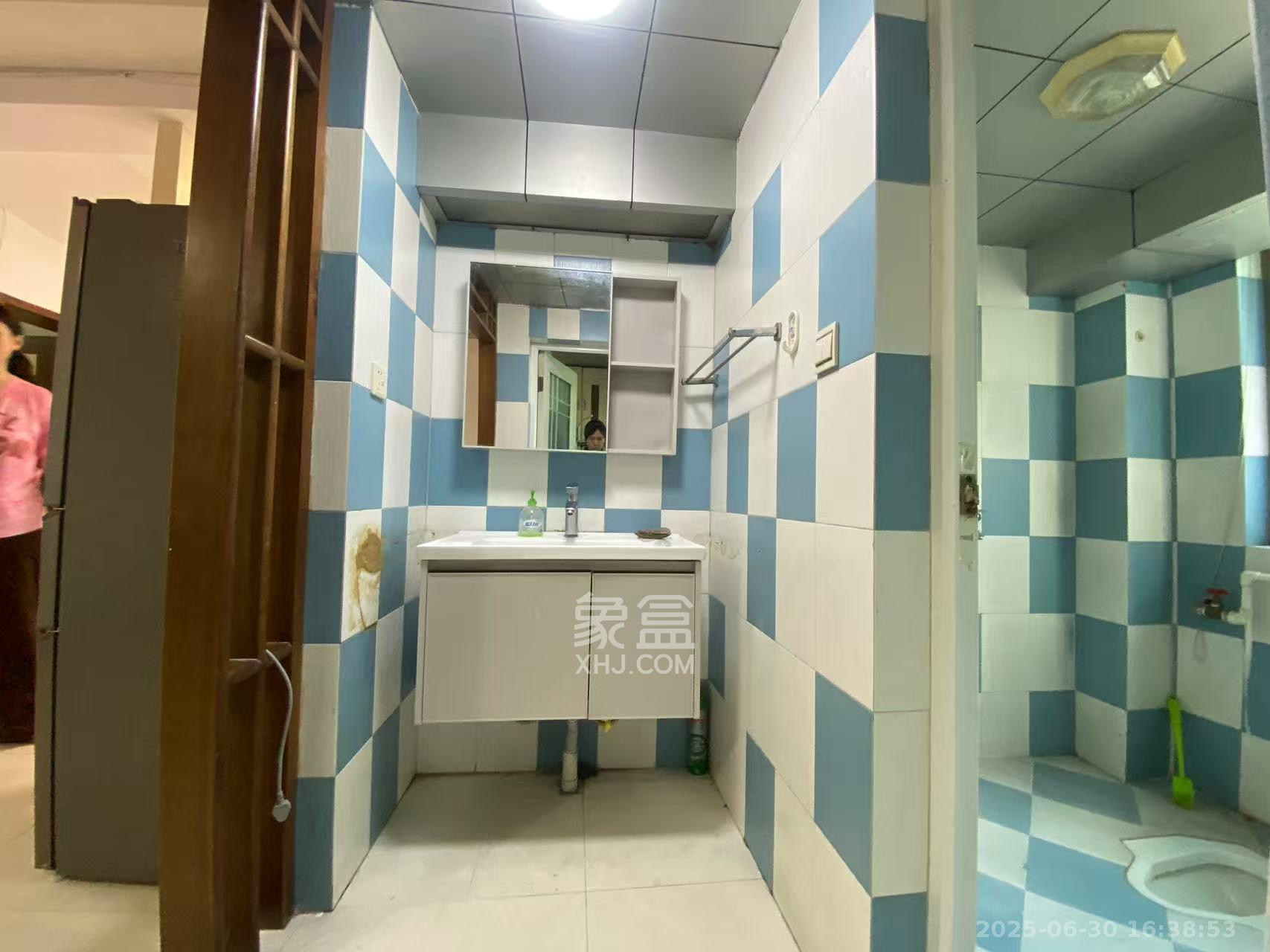 东南明苑 3室2厅2卫 2300.0元/月 东南明苑 3室2厅2卫 2300.0元/月室内图