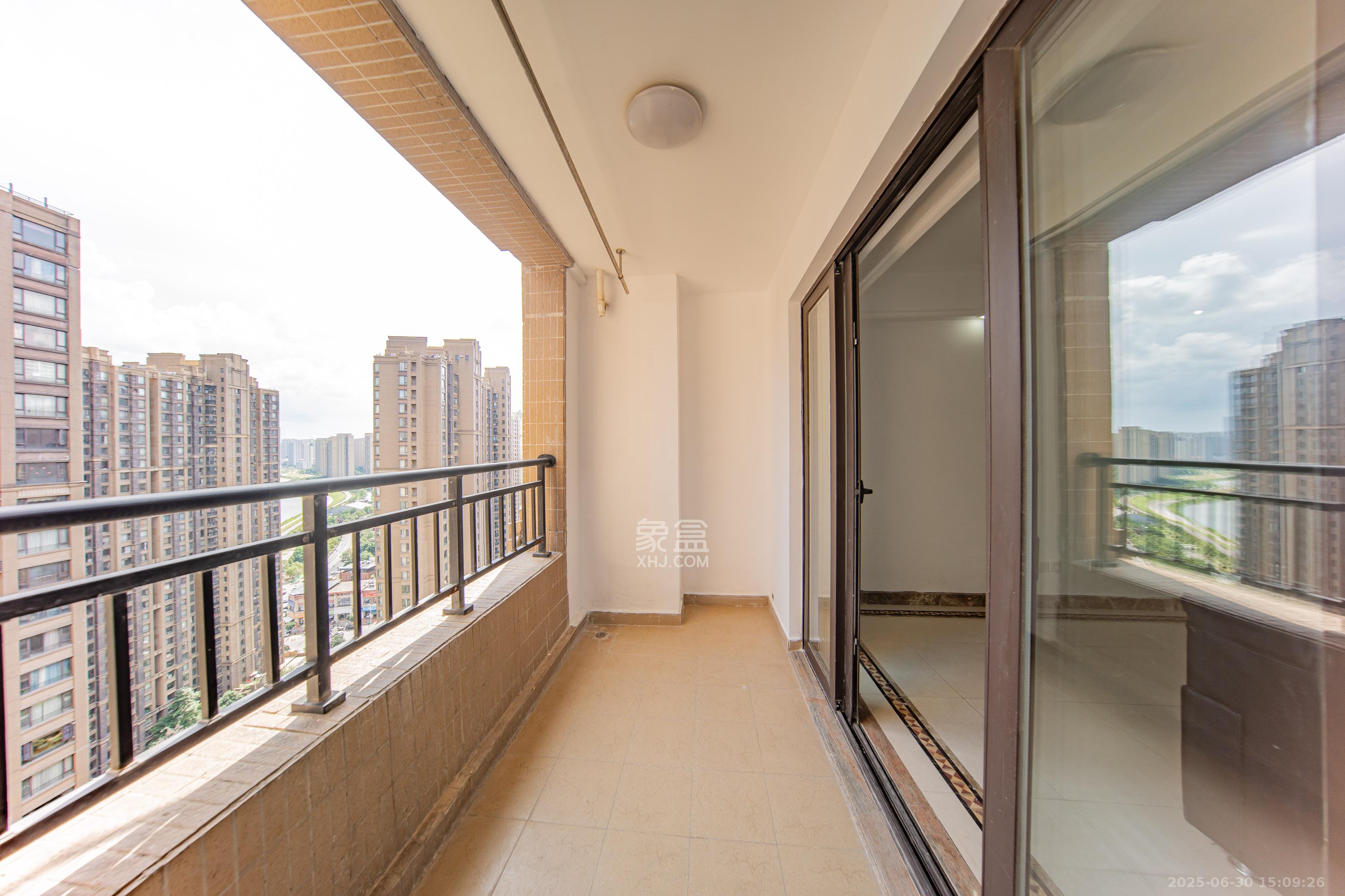 中海国际一期  4室2厅2卫    2500.0元/月 中海国际一期  4室2厅2卫    2500.0元/月室内图