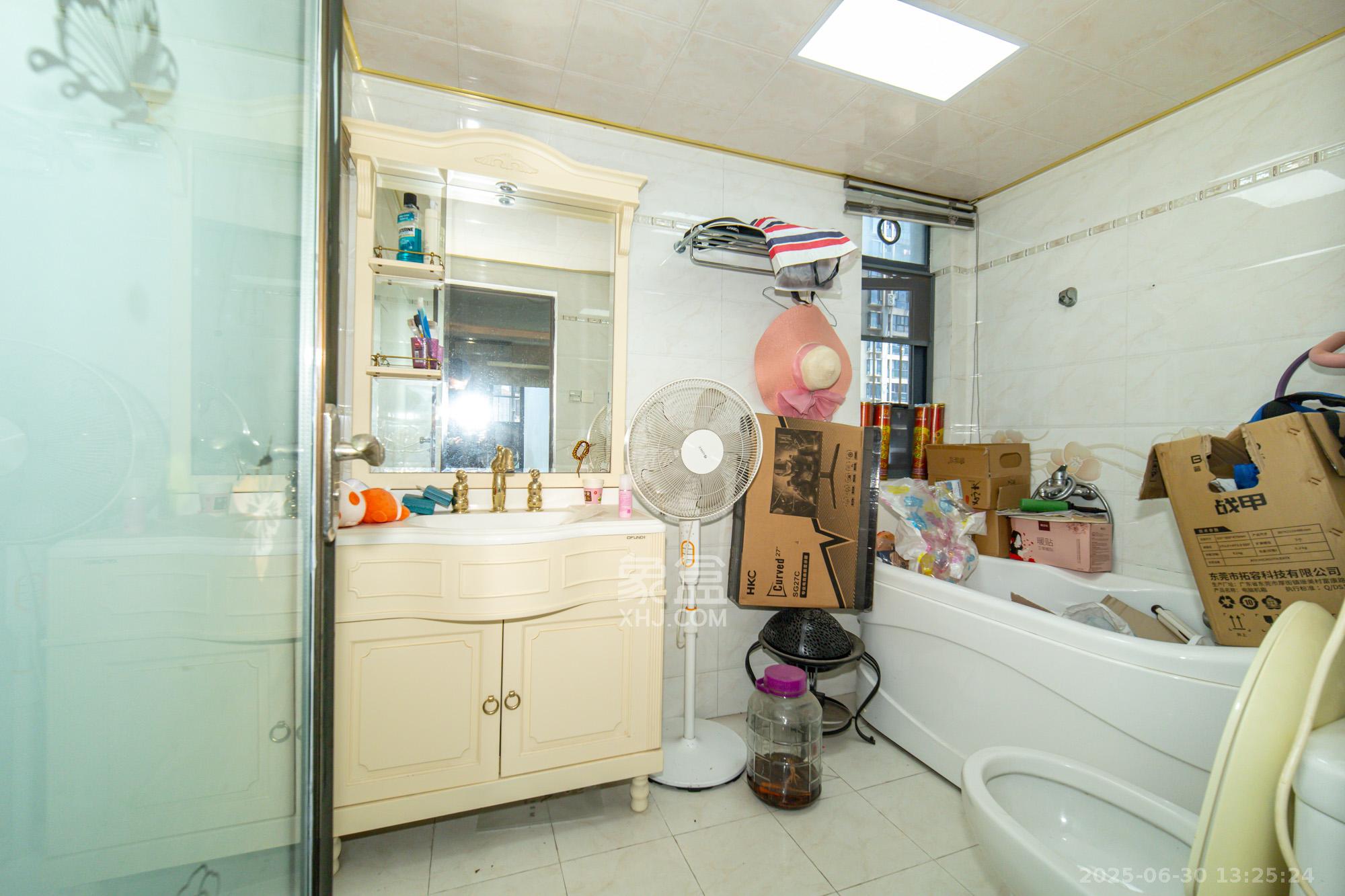 蓝山郡 5室2厅2卫 132.8万 蓝山郡 5室2厅2卫 132.8万卫生间