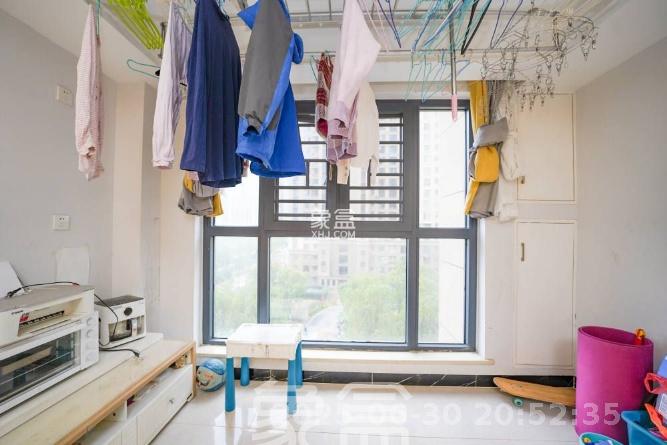 绿地新都会  3室2厅2卫   2300.00元/月室内图