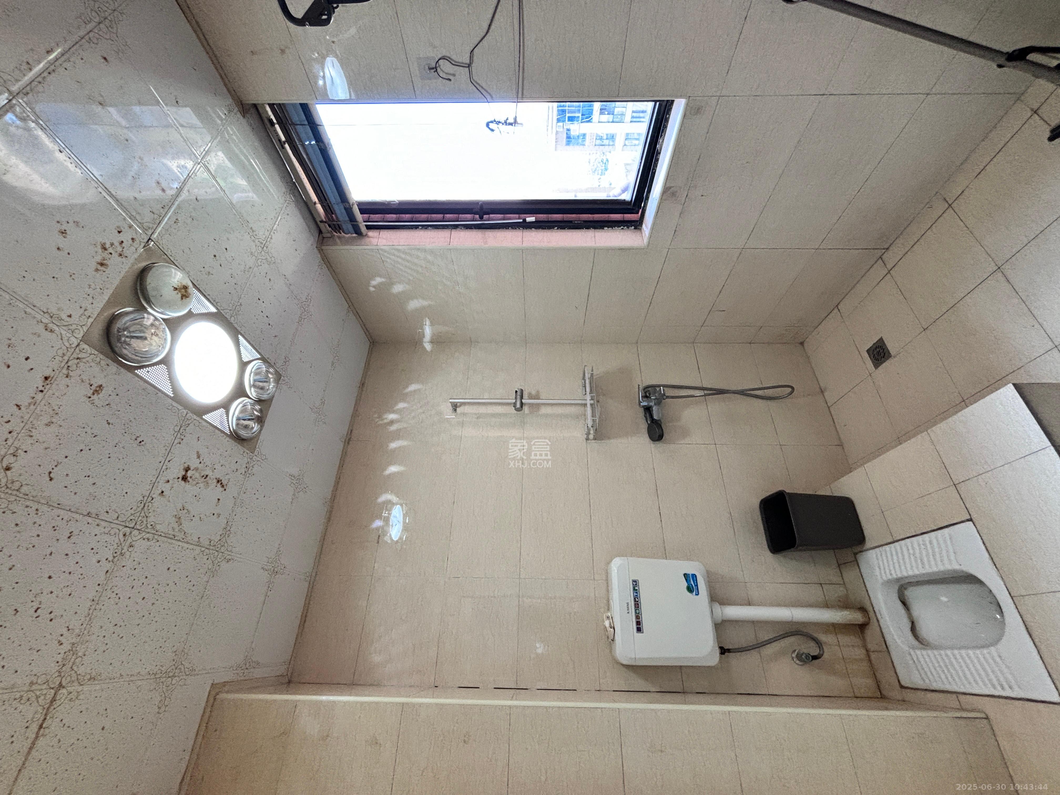 翡翠云天  3室2厅1卫   2000.00元/月室内图