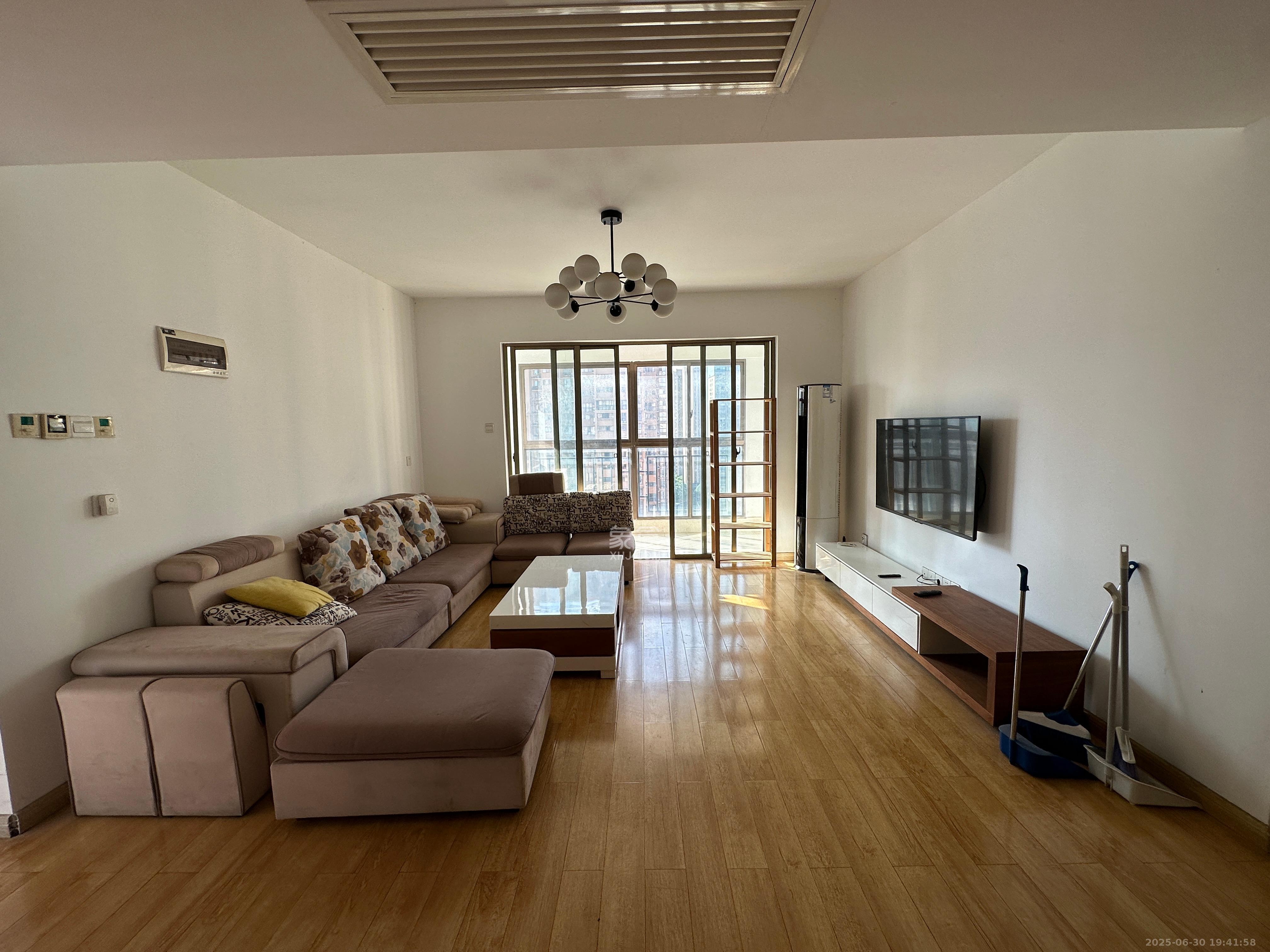 香樟鑫都 3室2厅2卫 3500.0元/月 香樟鑫都 3室2厅2卫 3500.0元/月室内图