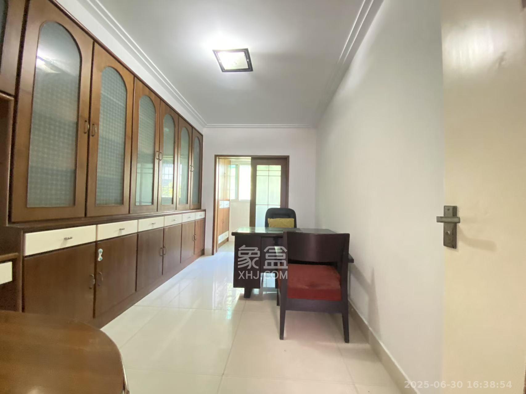 东南明苑 3室2厅2卫 2300.0元/月 东南明苑 3室2厅2卫 2300.0元/月室内图