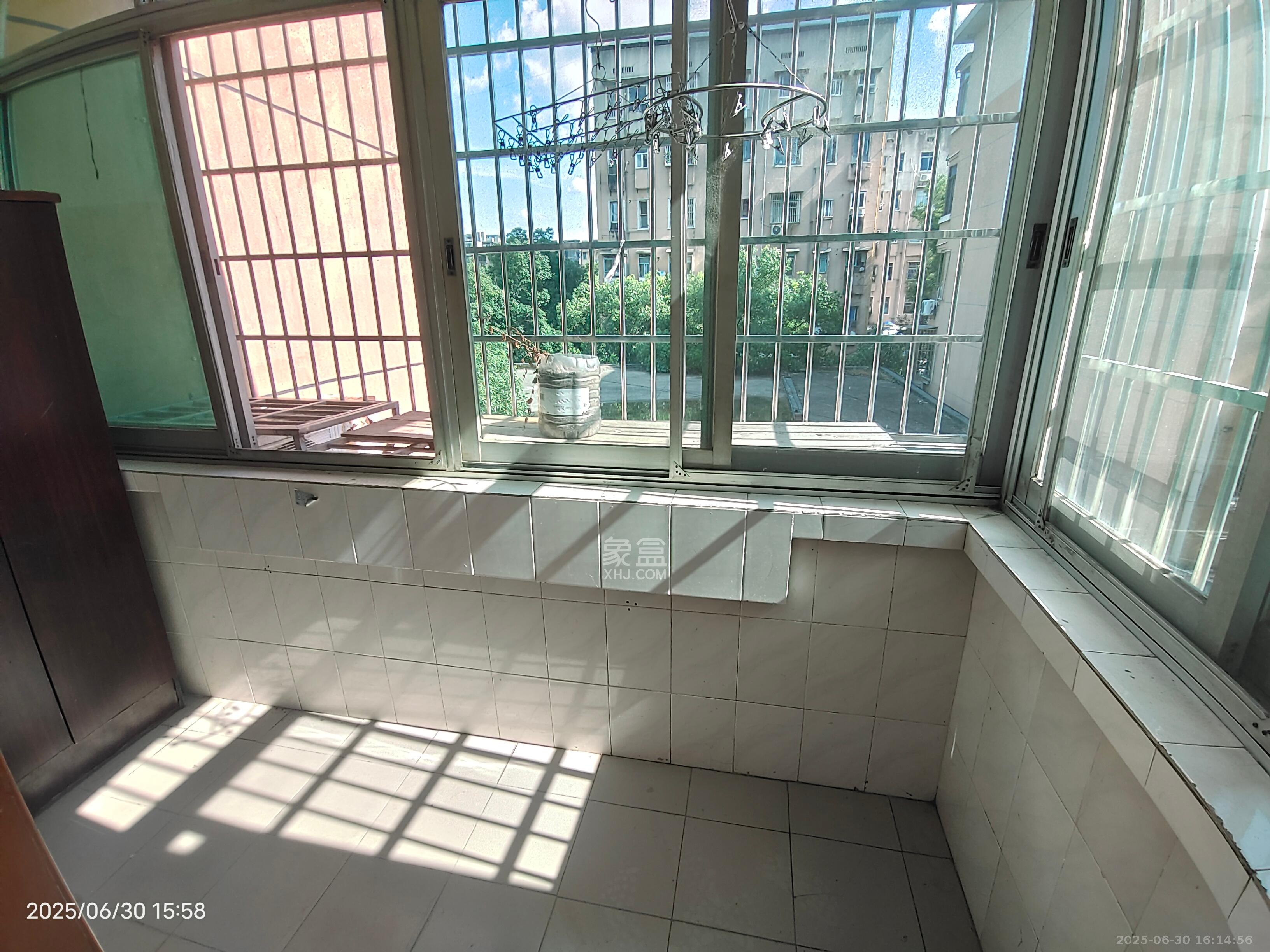 火星一片 2室1厅1卫 1300.0元/月 火星一片 2室1厅1卫 1300.0元/月室内图