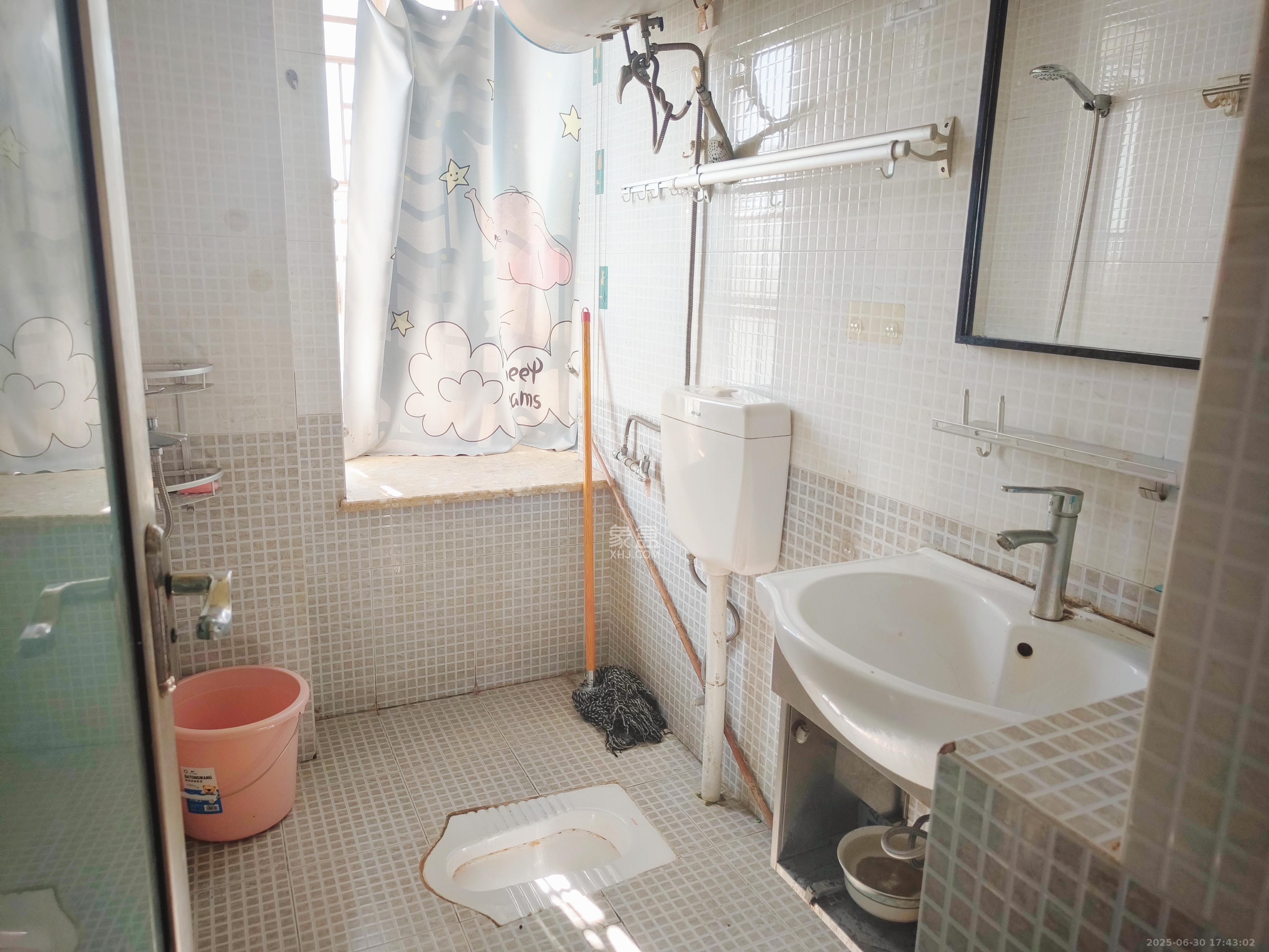 德庆水韵山城  3室1厅1卫   1900.00元/月室内图