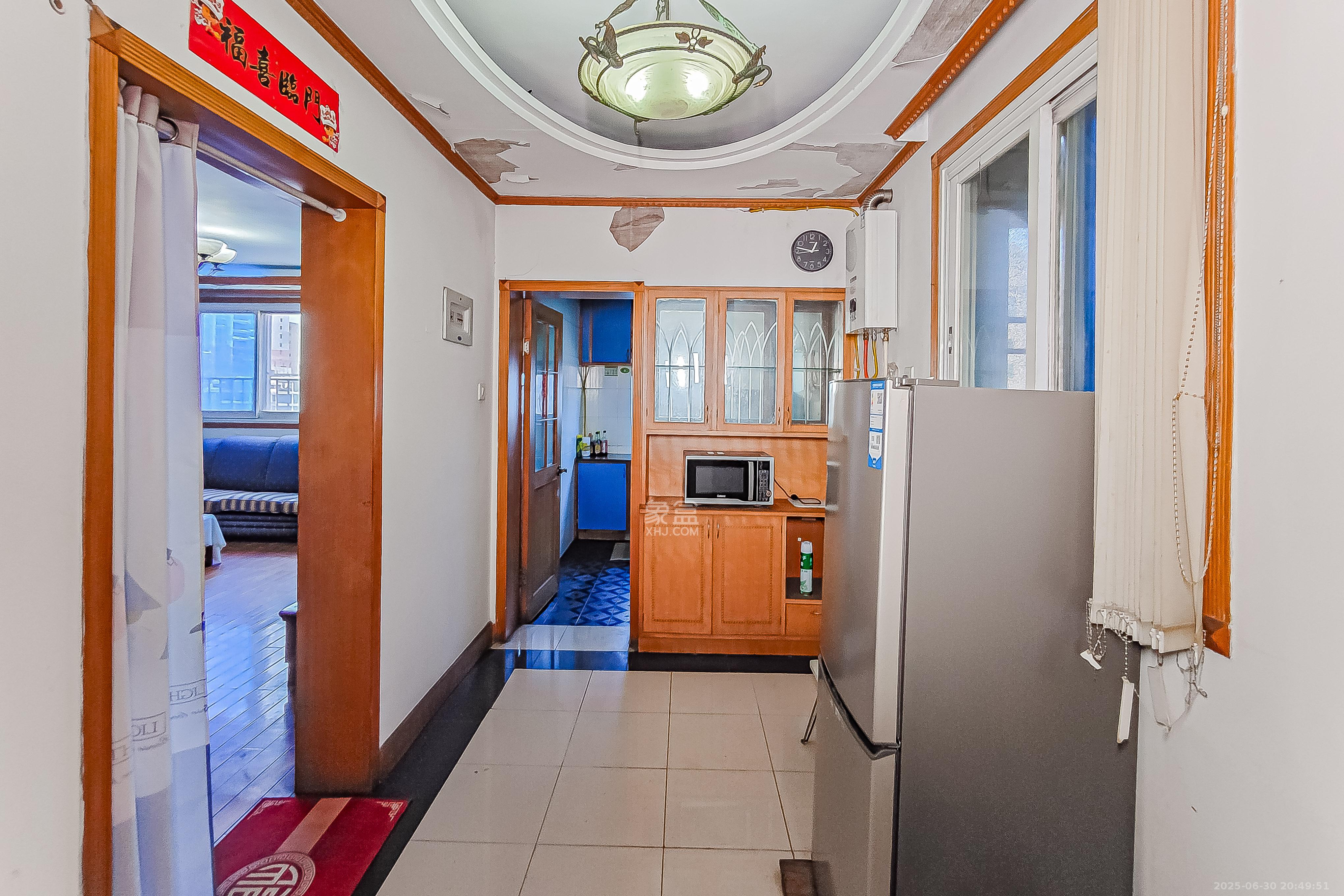 南方电信宿舍  2室2厅1卫    103.0万客厅