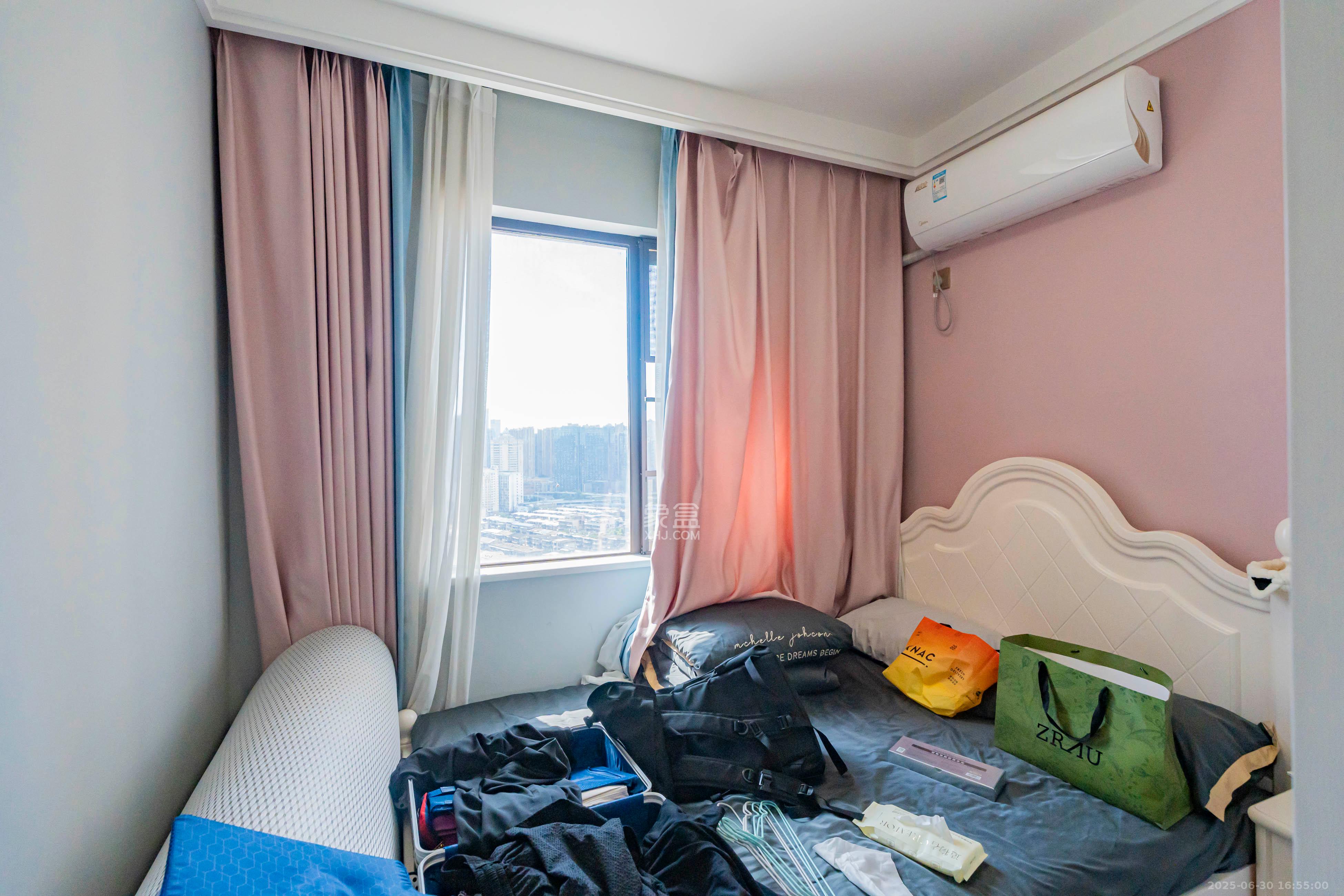 上园商住小区  3室2厅1卫    110.0万卧室