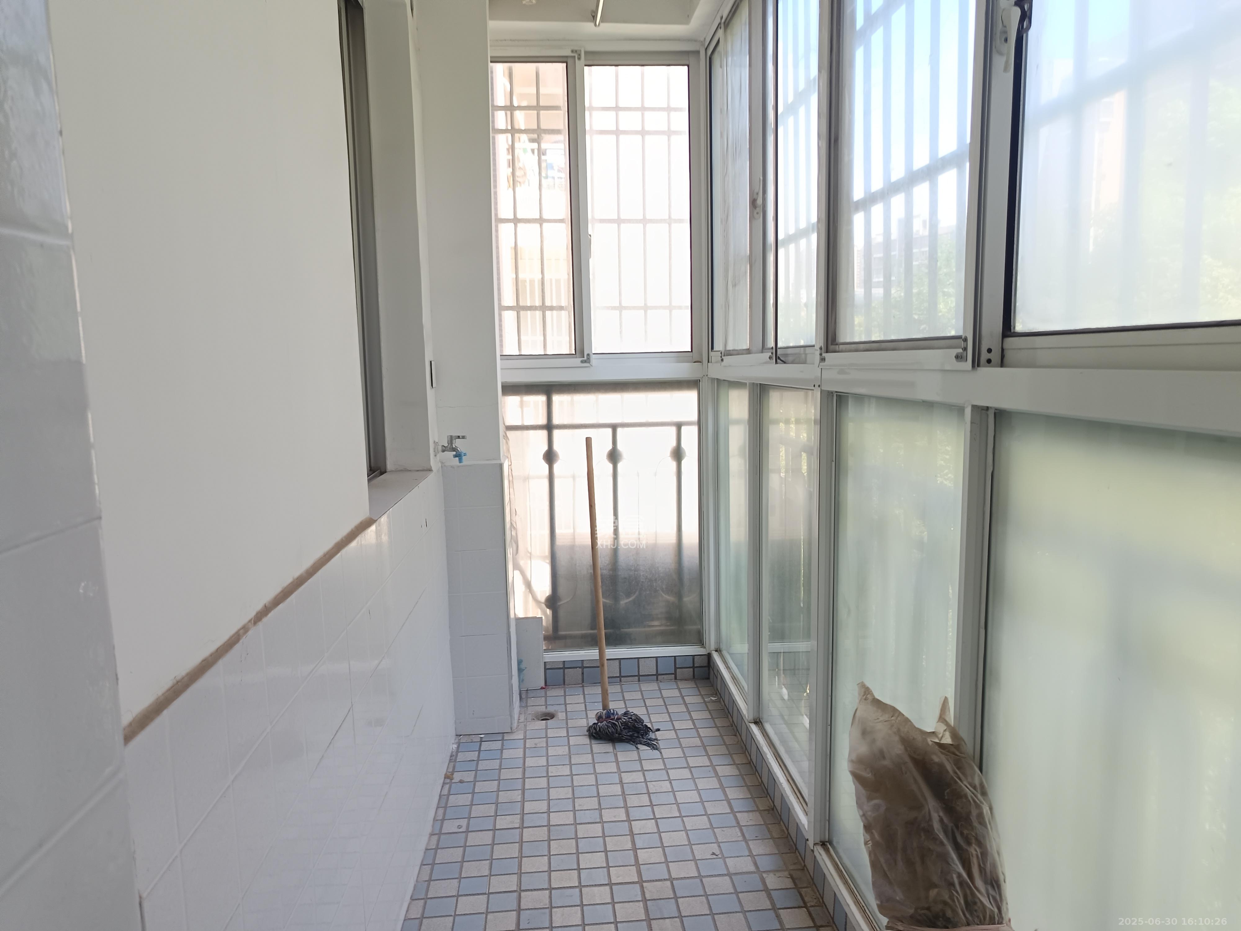 红树湾 3室2厅2卫 2000.0元/月 红树湾 3室2厅2卫 2000.0元/月室内图