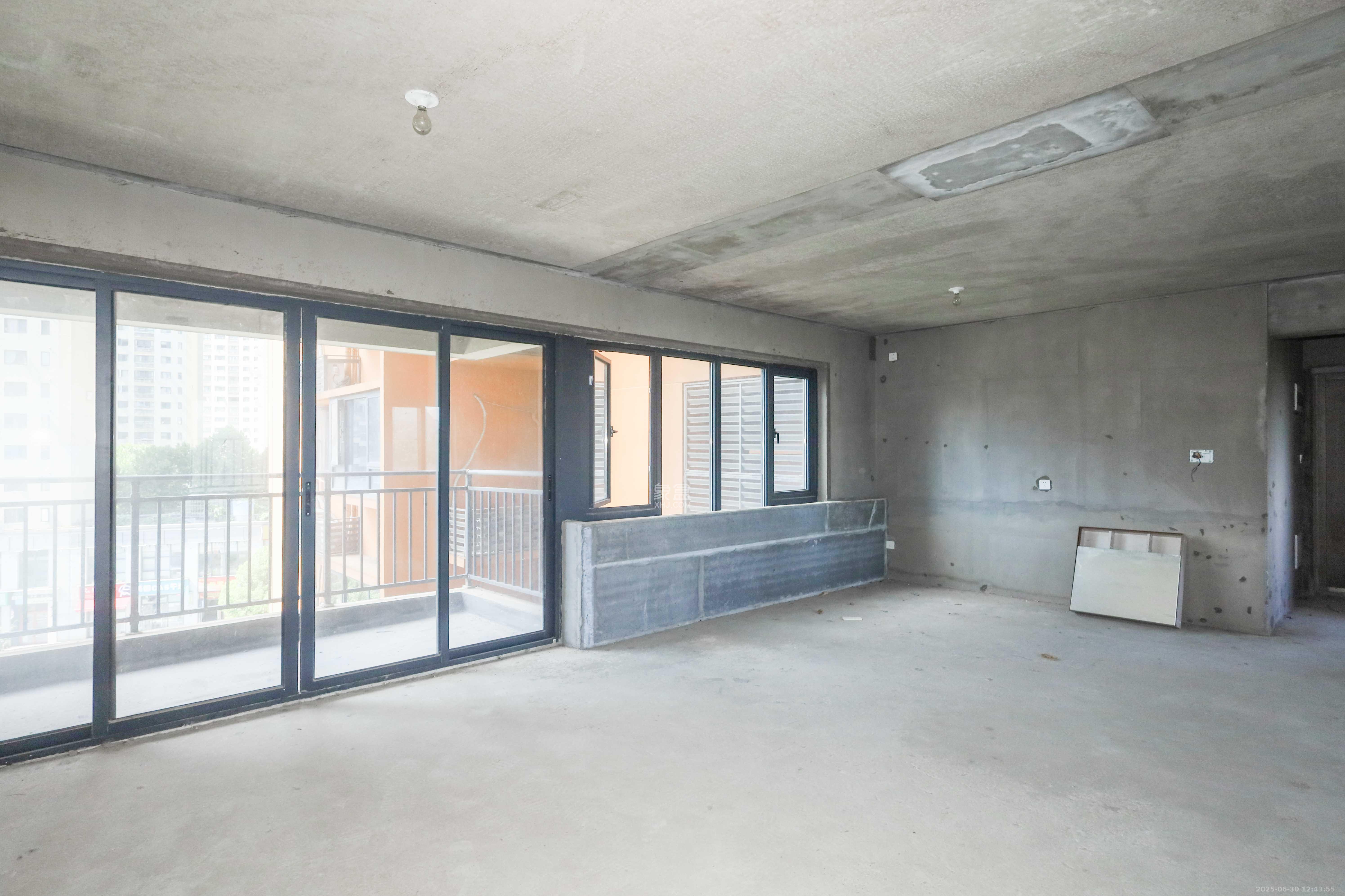 好莱城(弘德西街)  4室2厅2卫    108.0万 好莱城(弘德西街)  4室2厅2卫    108.0万客厅