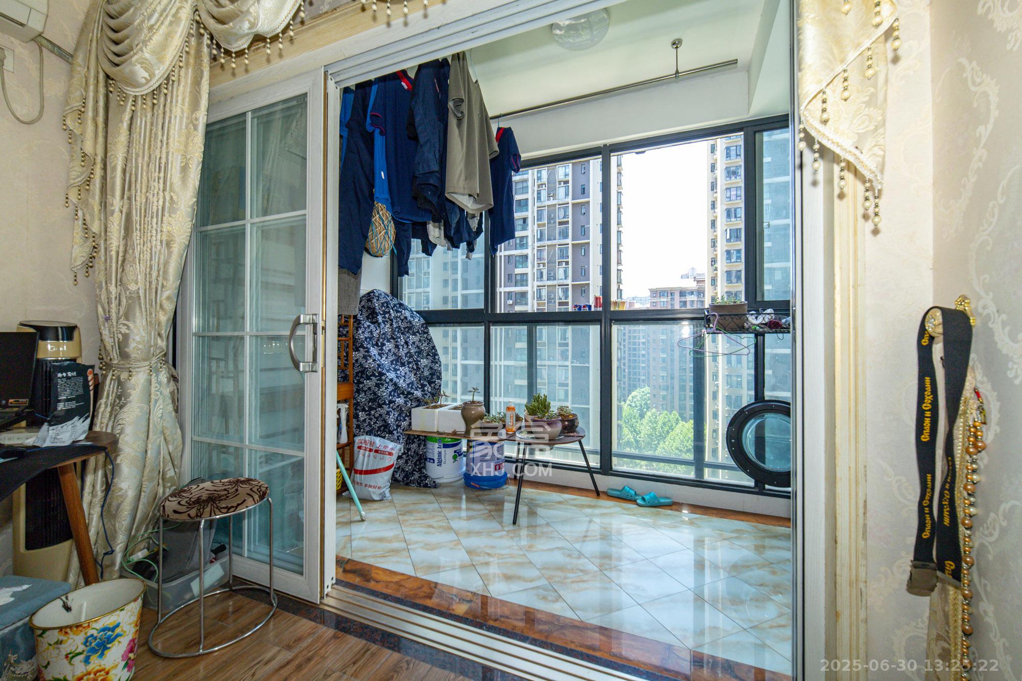 蓝山郡 5室2厅2卫 132.8万 蓝山郡 5室2厅2卫 132.8万阳台