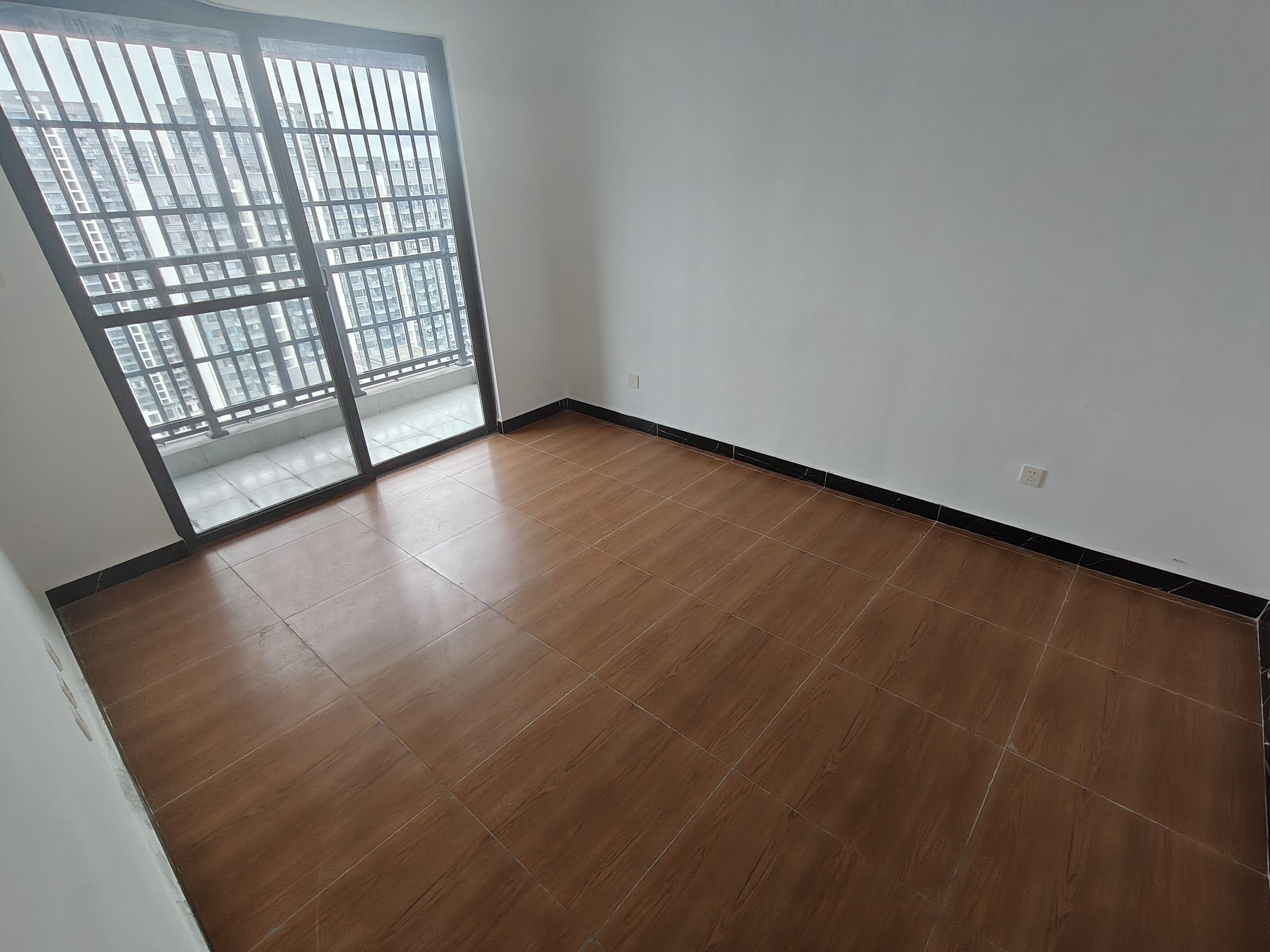 坡博家园二区  3室2厅1卫   2500.00元/月室内图