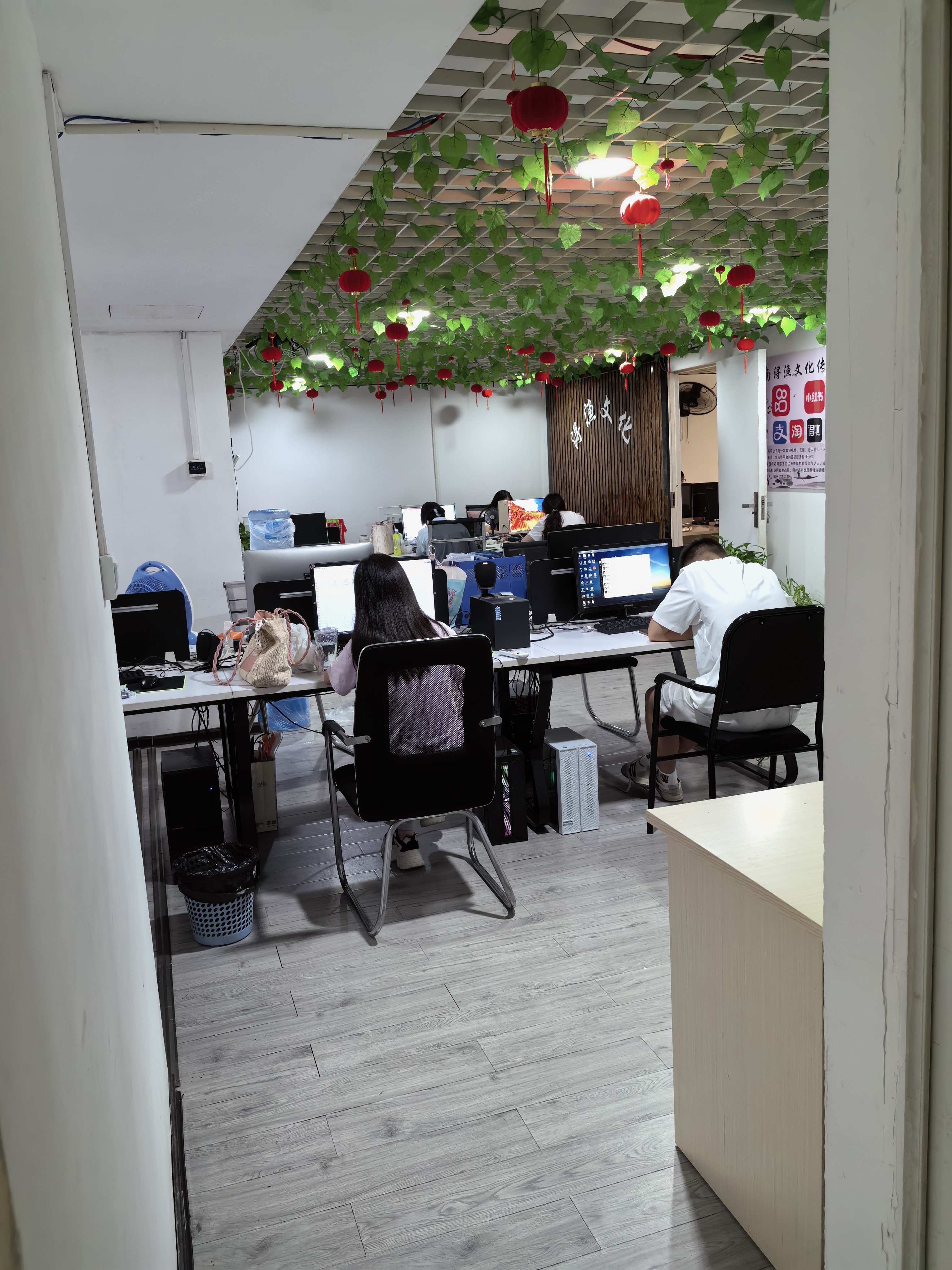 财智公馆大厦(瑞士国际酒店) 2室1厅1卫 800.0元/月 财智公馆大厦(瑞士国际酒店) 2室1厅1卫 800.0元/月室内图