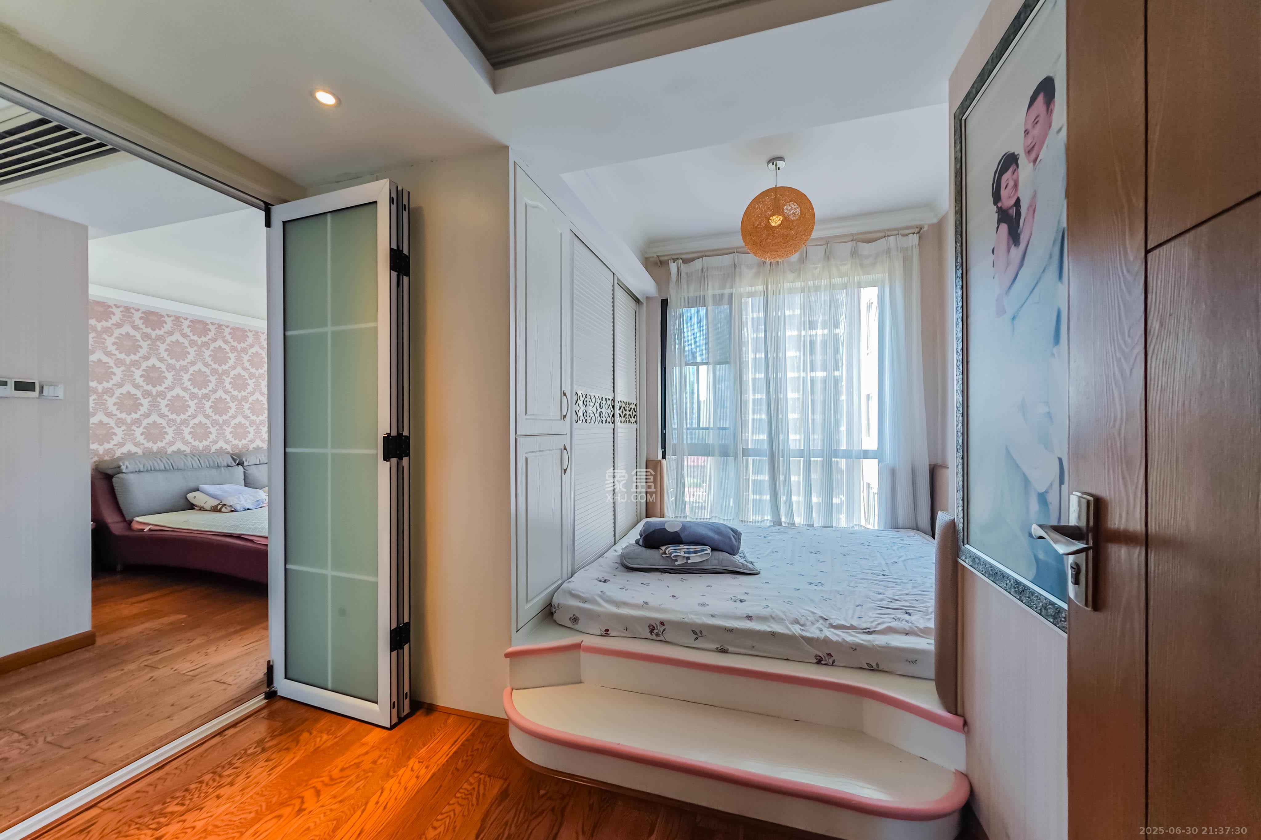 融科东南海  4室2厅2卫    148.0万 融科东南海  4室2厅2卫    148.0万卧室