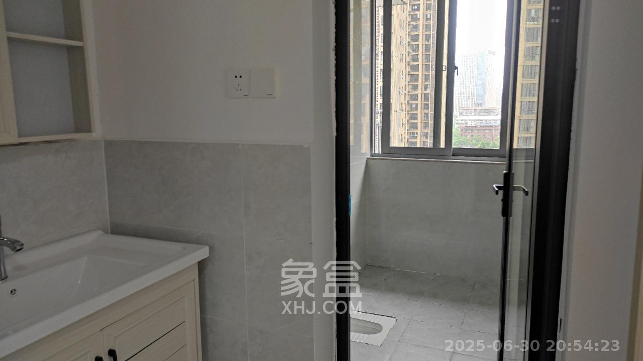 汇景豪庭  3室2厅2卫   3200.00元/月室内图