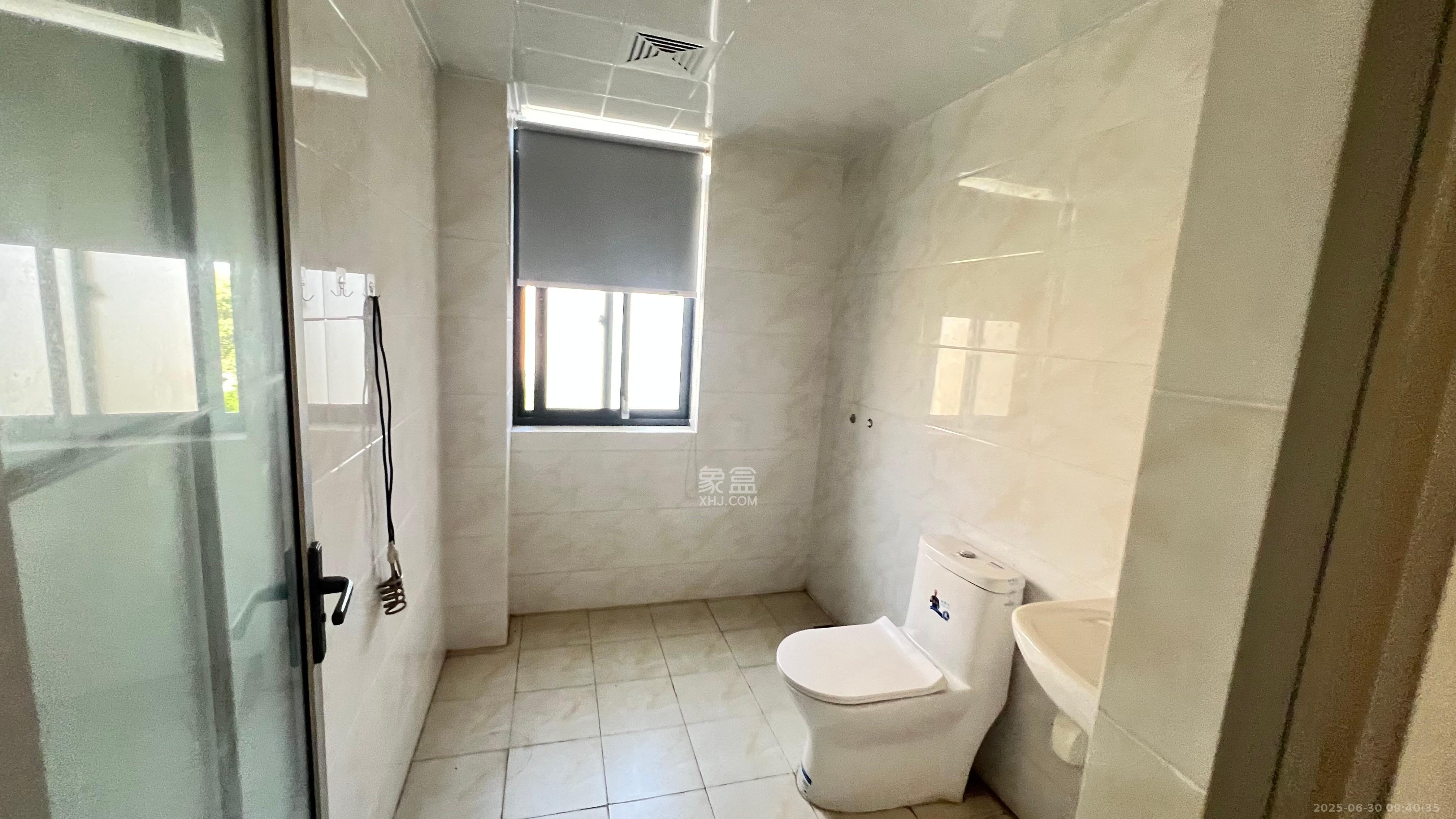 怡和山庄 3室2厅2卫 2300.0元/月 怡和山庄 3室2厅2卫 2300.0元/月室内图