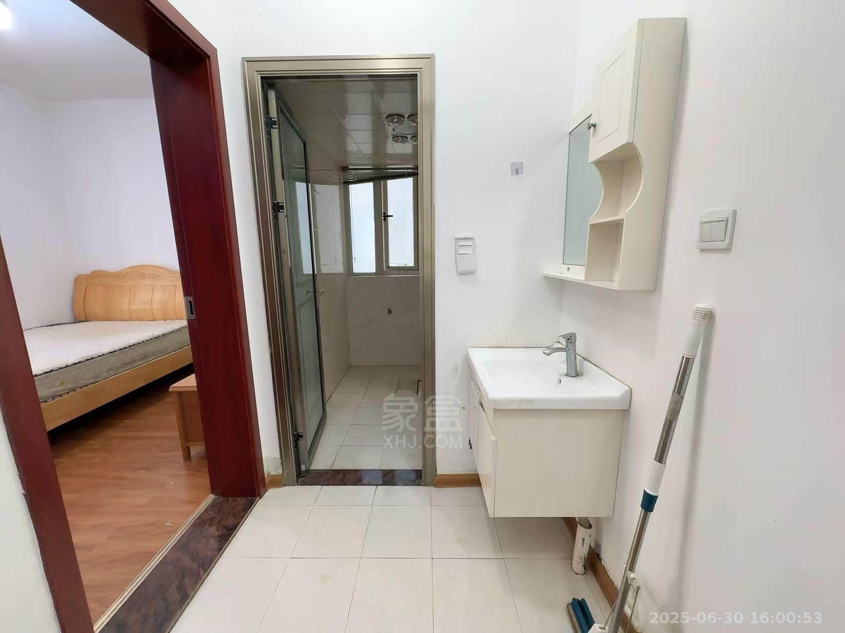 庐山一号 3室2厅2卫 1800.0元/月 庐山一号 3室2厅2卫 1800.0元/月室内图