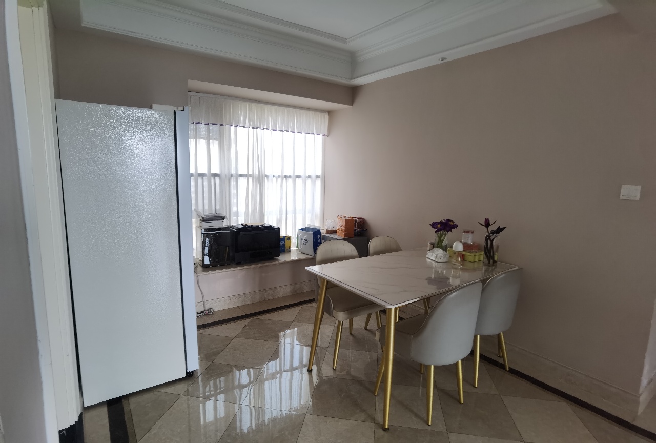 置地御海公馆  4室2厅2卫    160.0万 置地御海公馆  4室2厅2卫    160.0万室内图