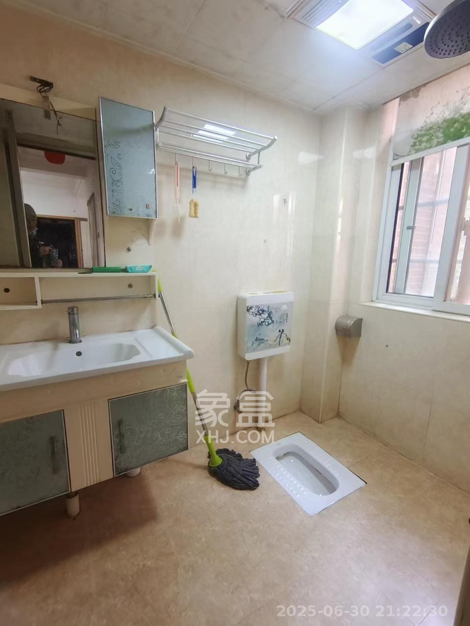 山水湾  1室2厅1卫   1600.00元/月室内图