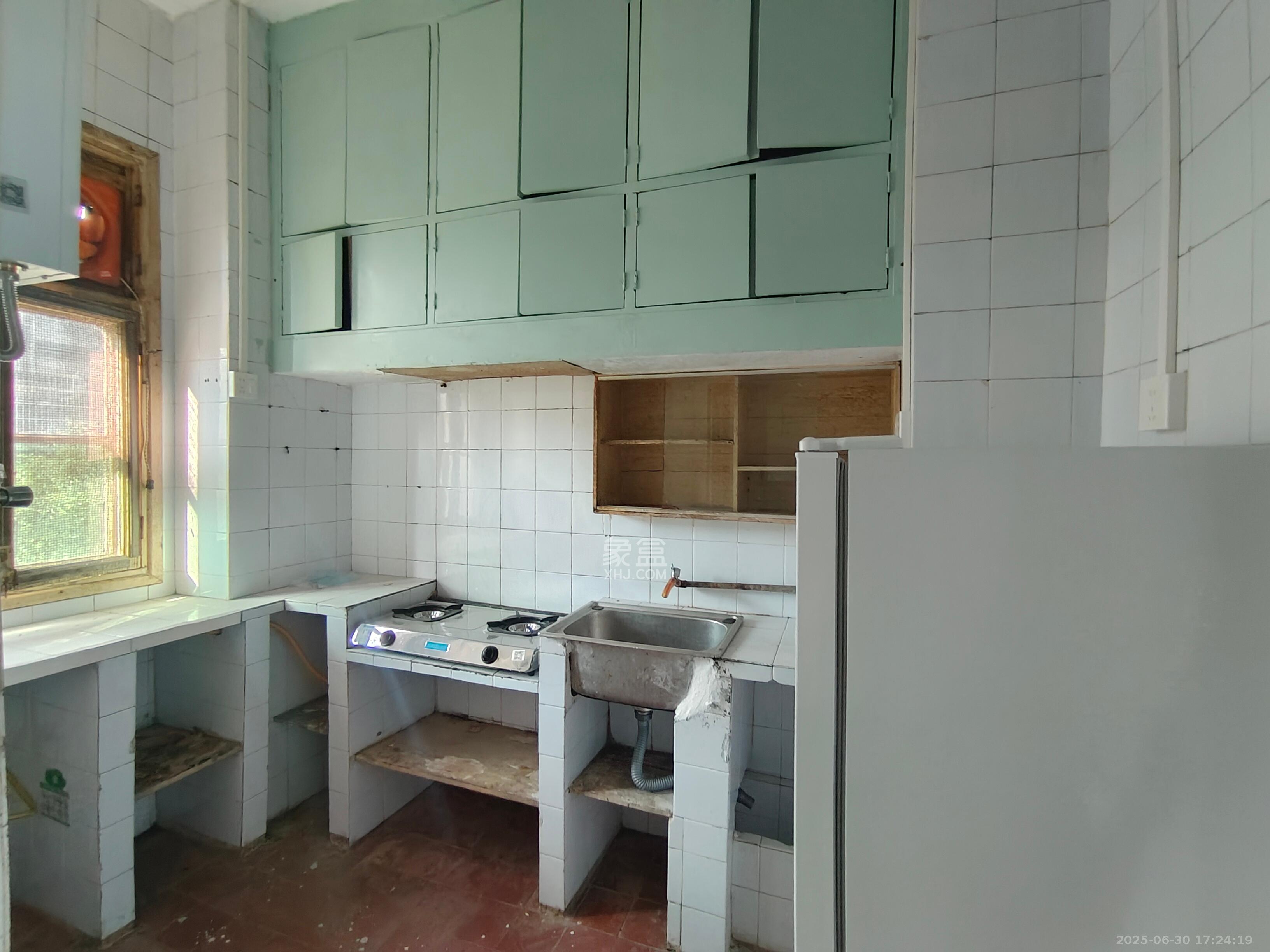 梅岭村 3室2厅1卫 1800.0元/月 梅岭村 3室2厅1卫 1800.0元/月室内图