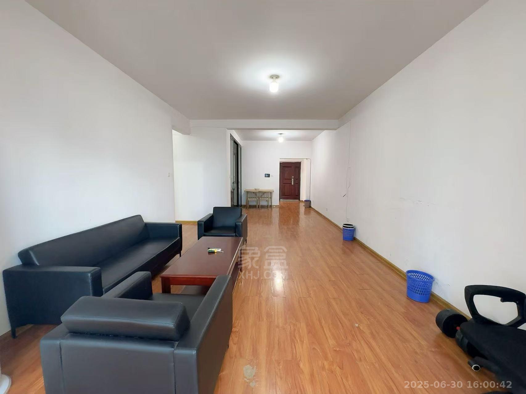 庐山一号 3室2厅2卫 1800.0元/月 庐山一号 3室2厅2卫 1800.0元/月室内图