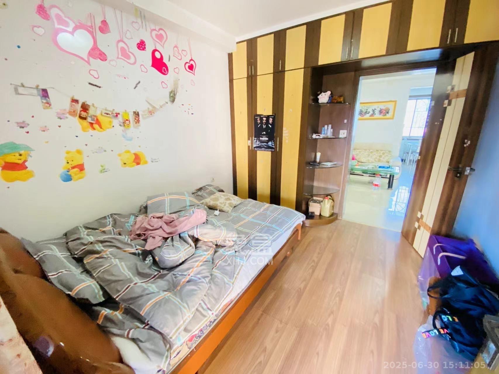 望岳村 3室1厅1卫 1400.0元/月 望岳村 3室1厅1卫 1400.0元/月室内图