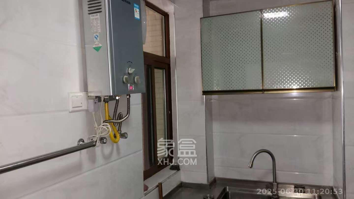 水木华麓  1室2厅1卫    2100.0元/月