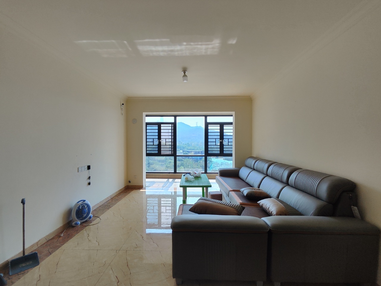 碧桂园豪园-二期  3室2厅2卫    1500.0元/月 碧桂园豪园-二期  3室2厅2卫    1500.0元/月室内图