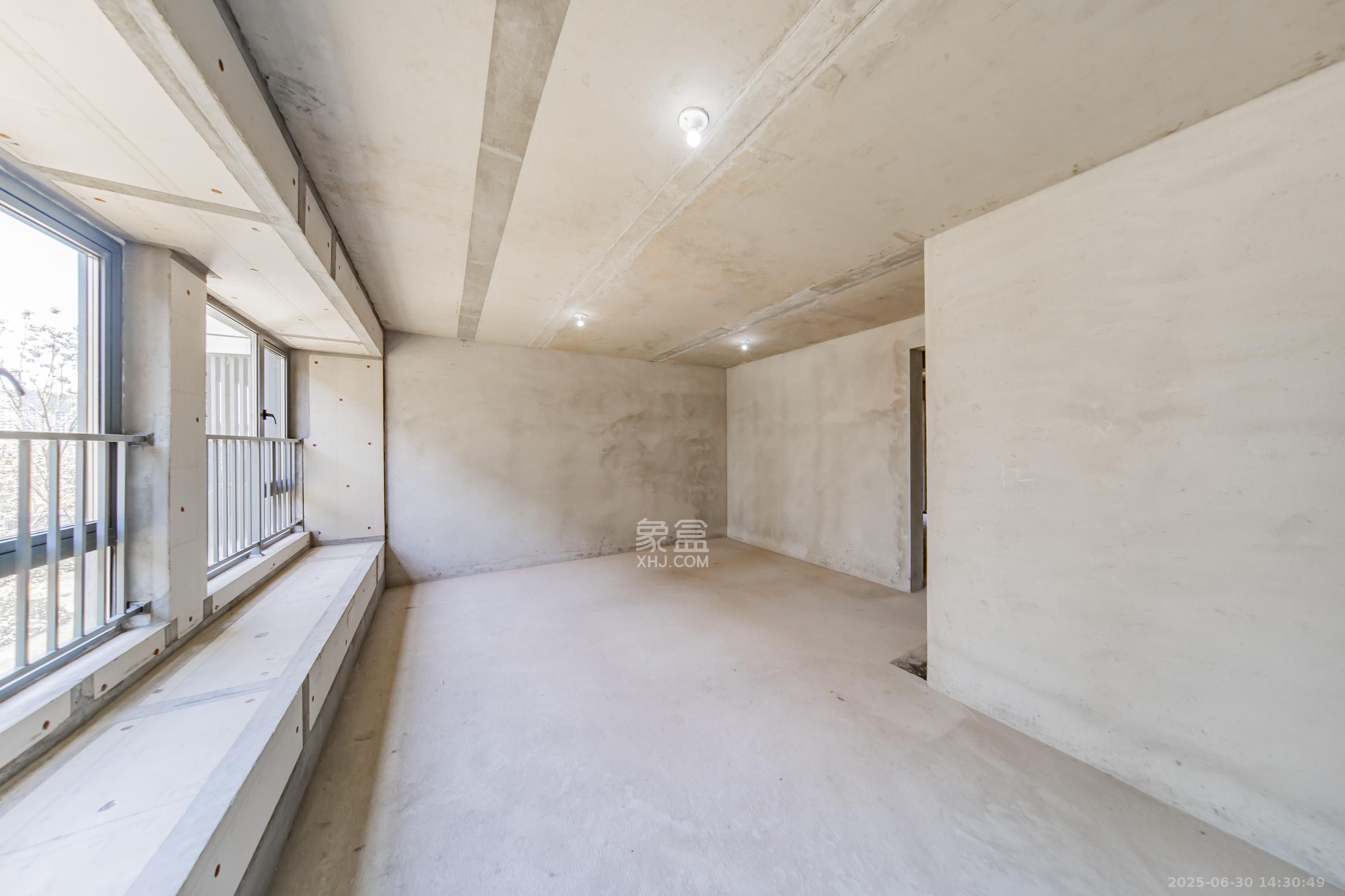 中建钰山湖  4室2厅3卫   355.00万卧室