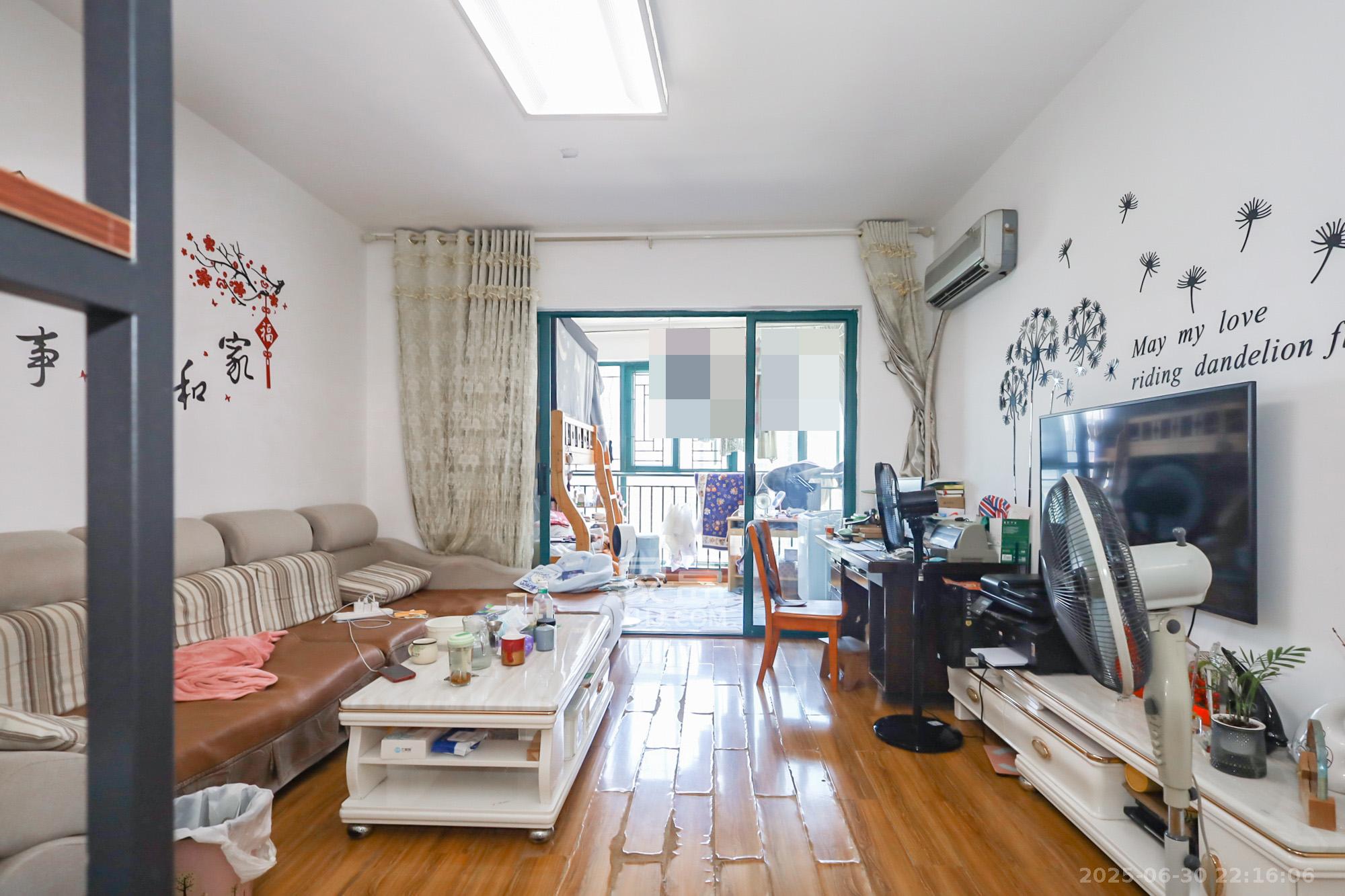 滨江金座 2室2厅1卫 85.0万 滨江金座 2室2厅1卫 85.0万客厅