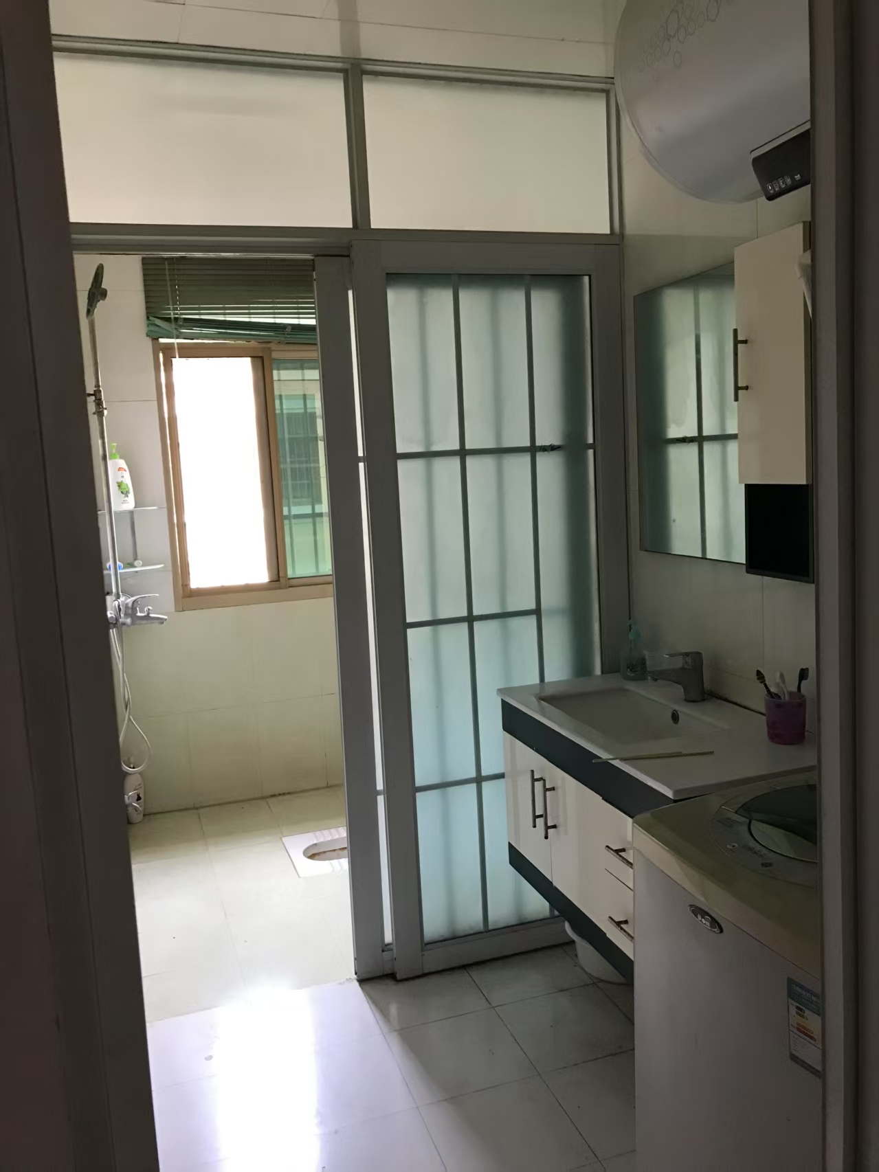 名牌大厦  3室2厅2卫   1500.00元/月室内图