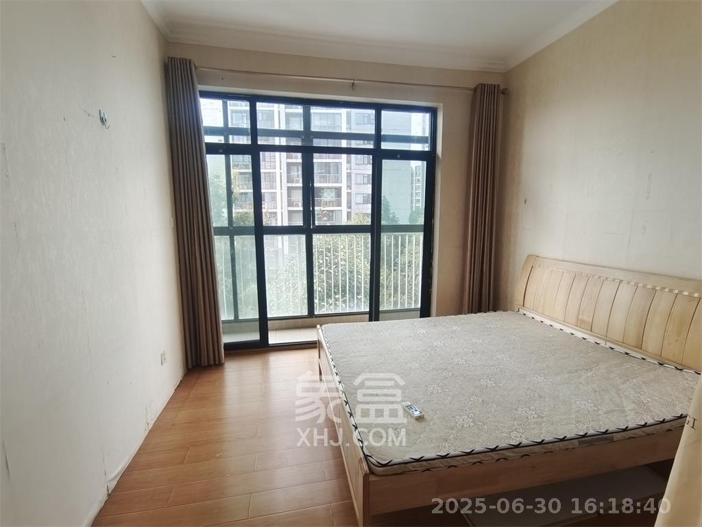 阳光100三期  4室2厅2卫   2800.00元/月室内图